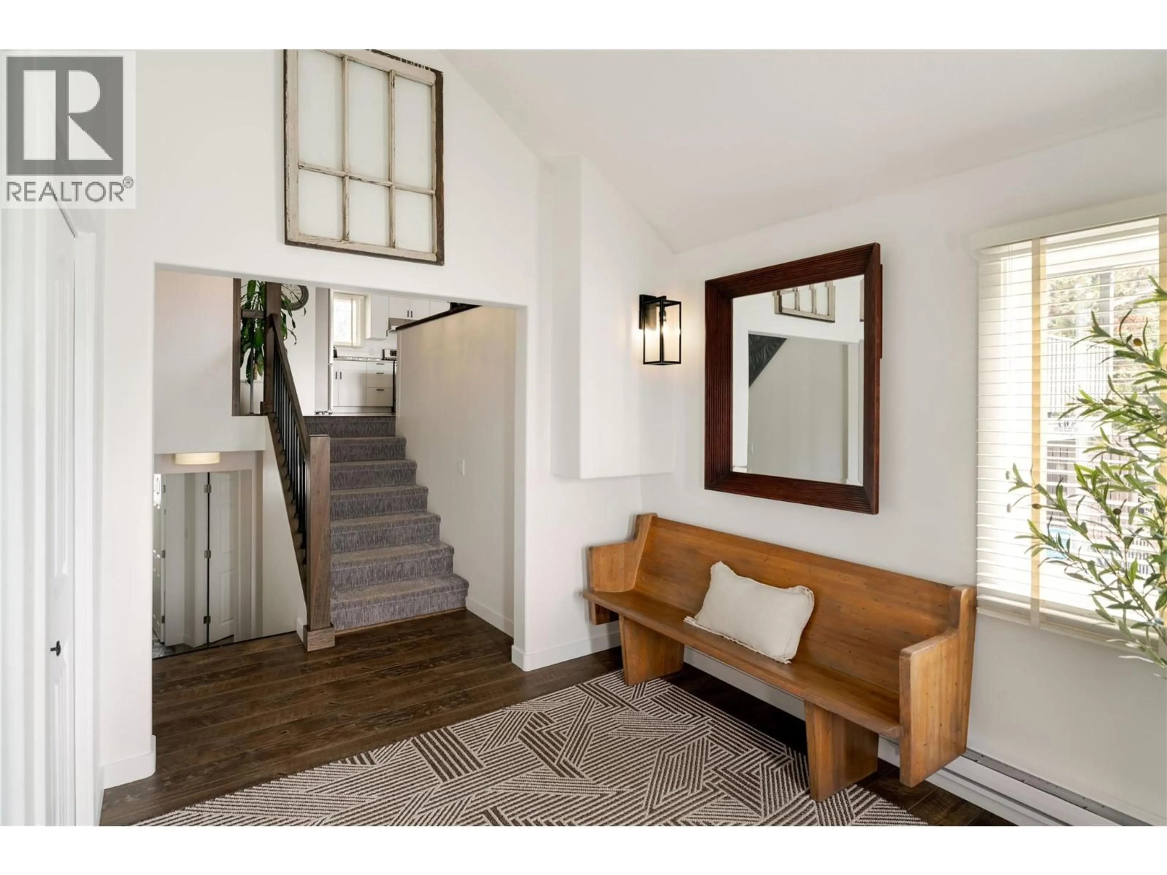 Indoor entryway for 475 COLLETT ROAD, Kelowna British Columbia V1W1K8