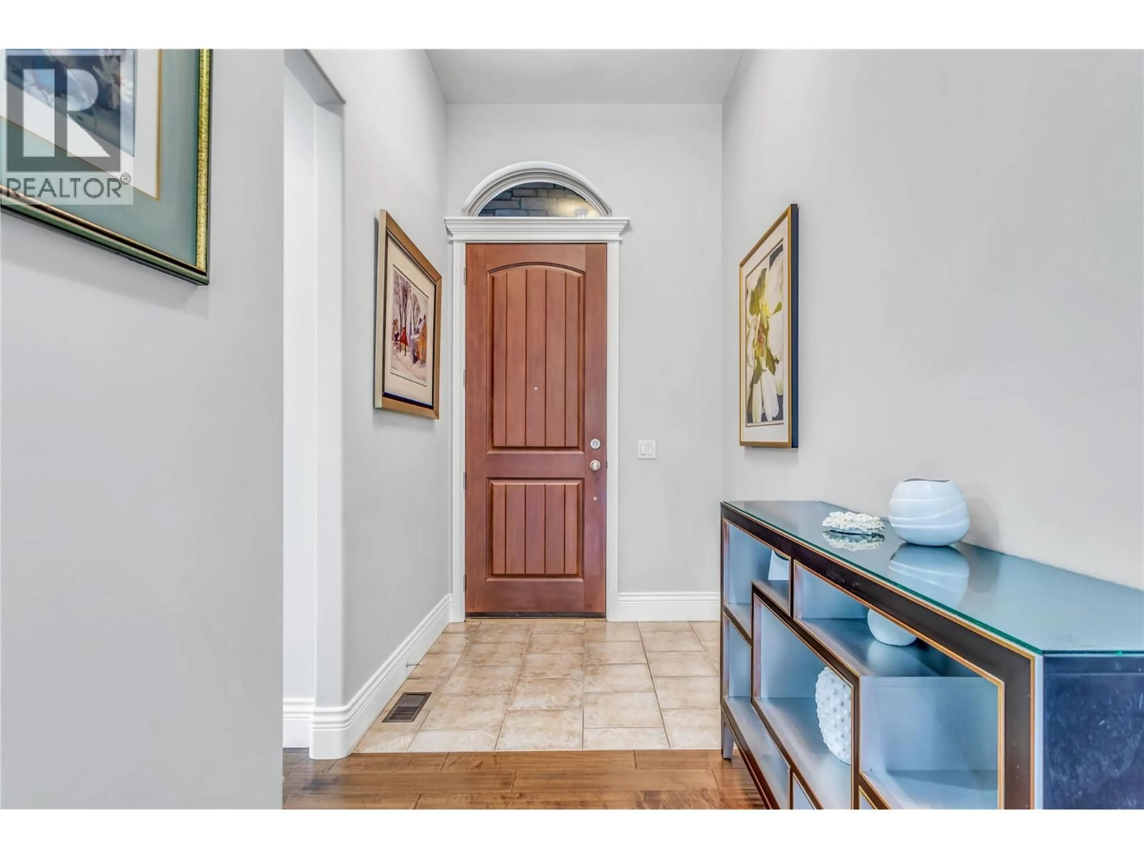 Indoor entryway for 105 - 4450 GORDON DRIVE, Kelowna British Columbia V1W1T1