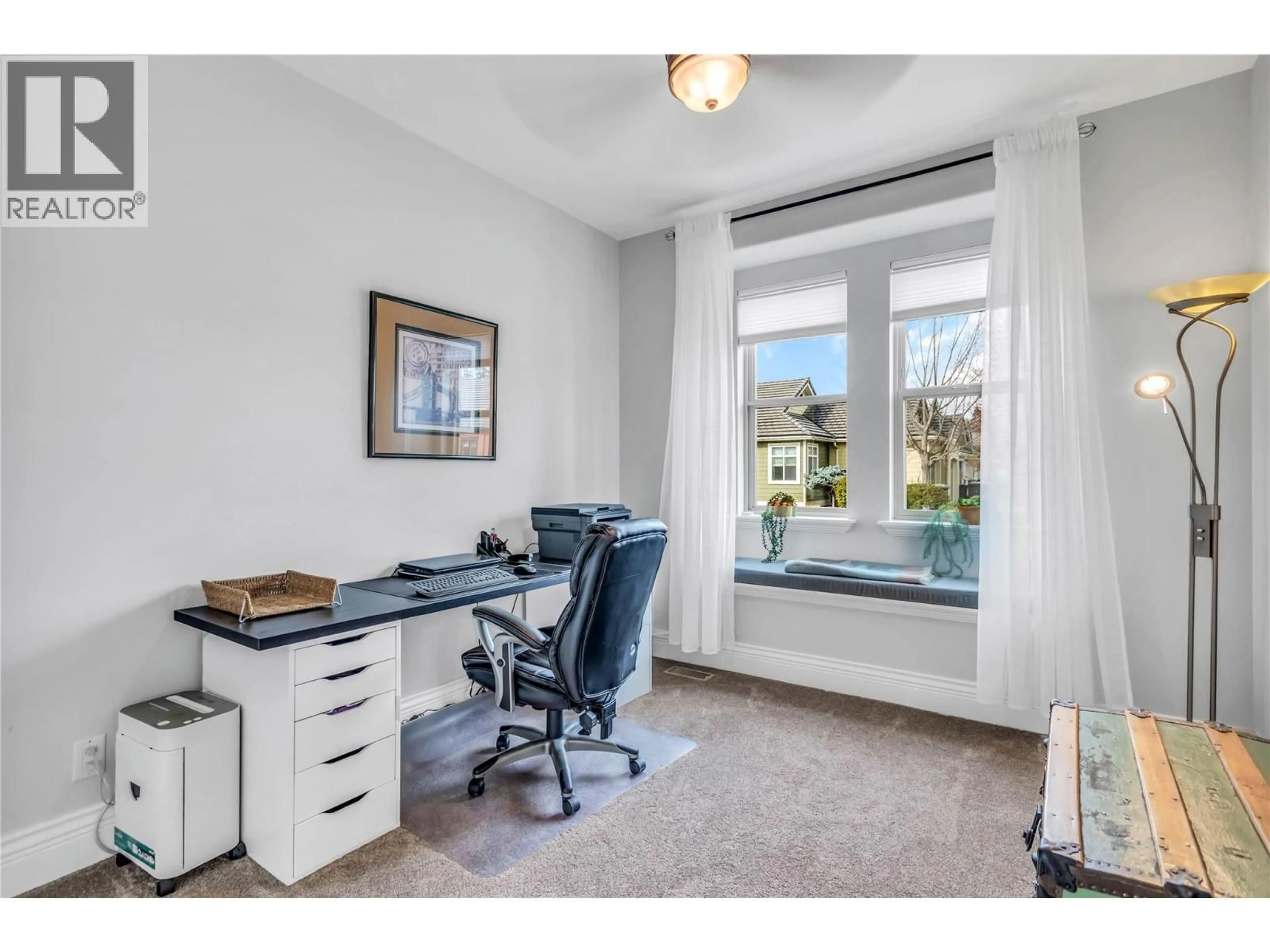 A pic of a room for 105 - 4450 GORDON DRIVE, Kelowna British Columbia V1W1T1