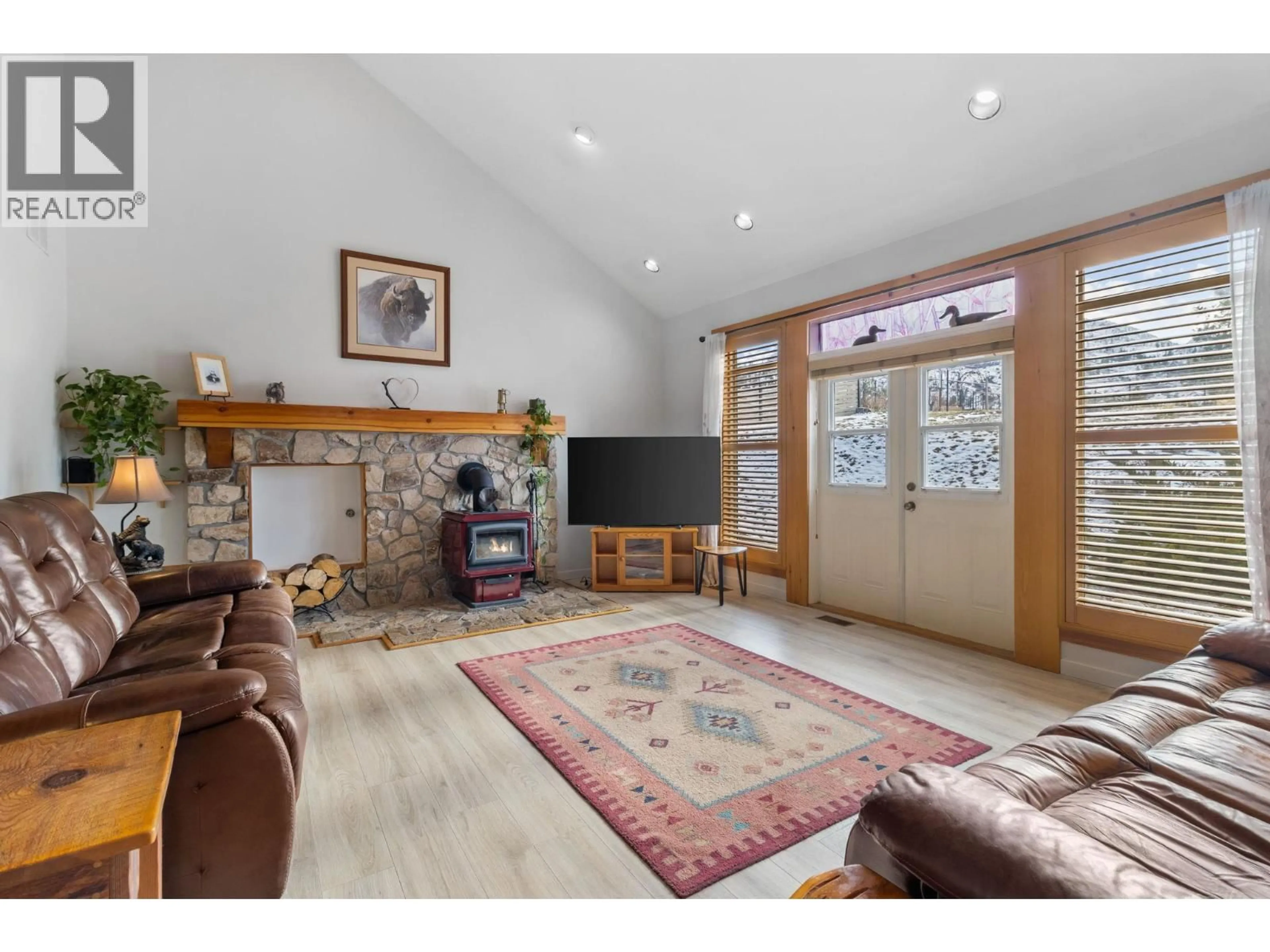 Living room with furniture, unknown for 305 TANAGER DRIVE, Kelowna British Columbia V1W4K5