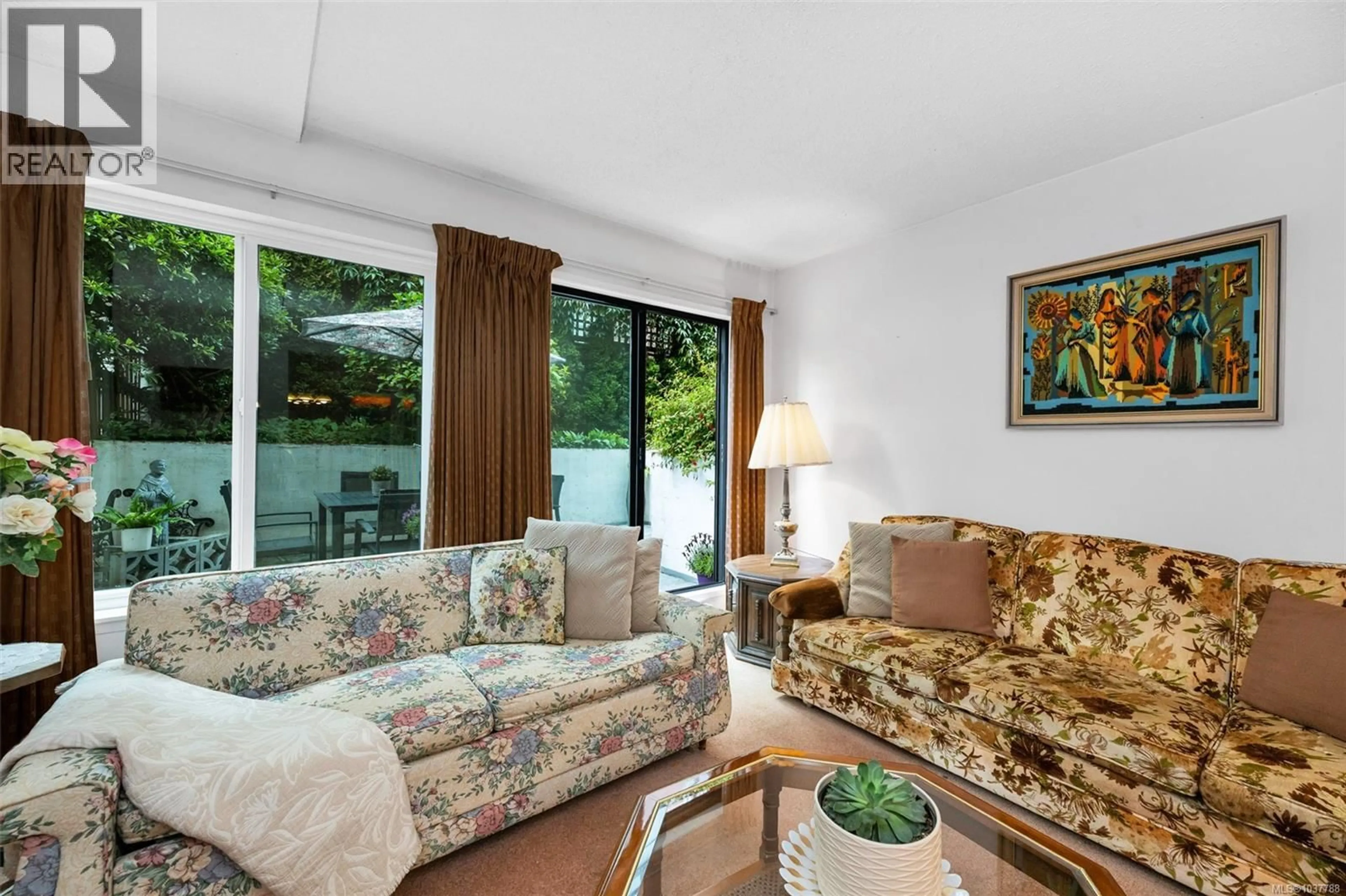 Living room with furniture, unknown for 103 - 1031 BURDETT AVENUE NORTH, Victoria British Columbia V8V3G9