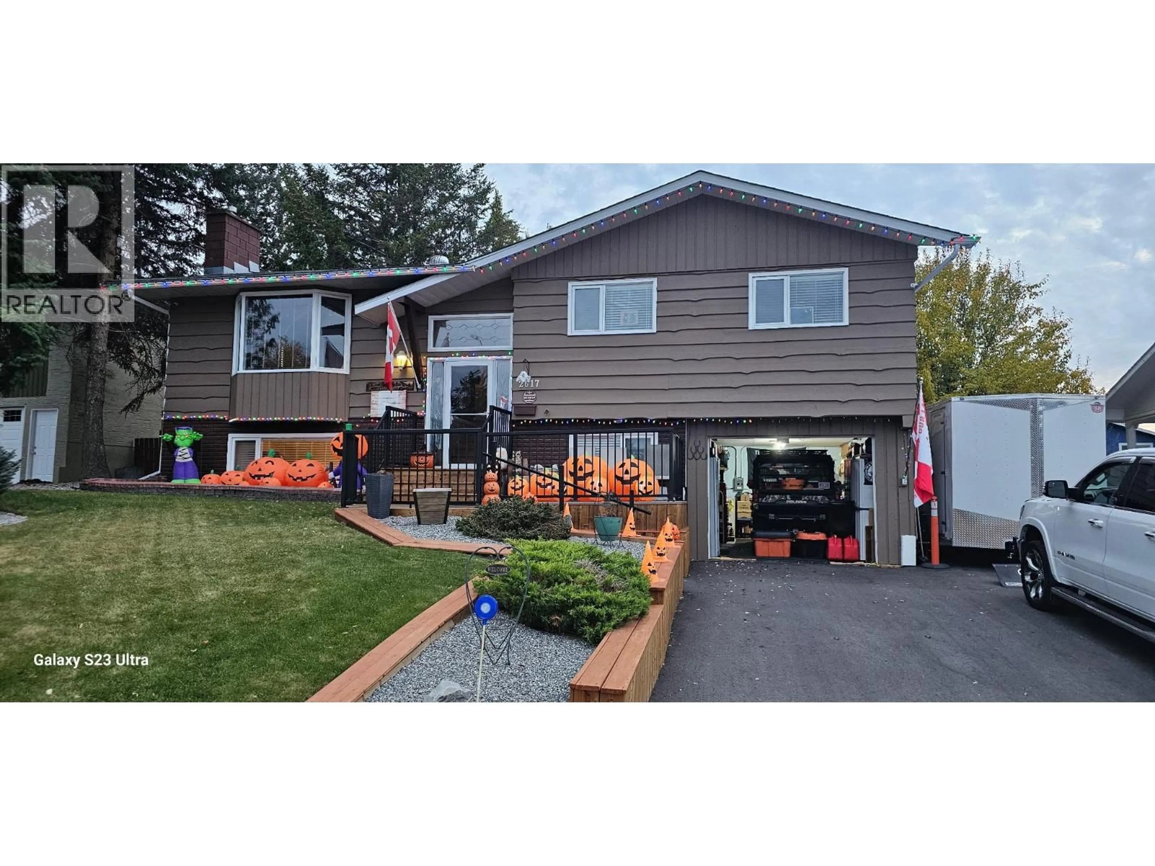 Home with vinyl exterior material, street for 2617 5TH STREET SOUTH, Cranbrook British Columbia V1C4W9