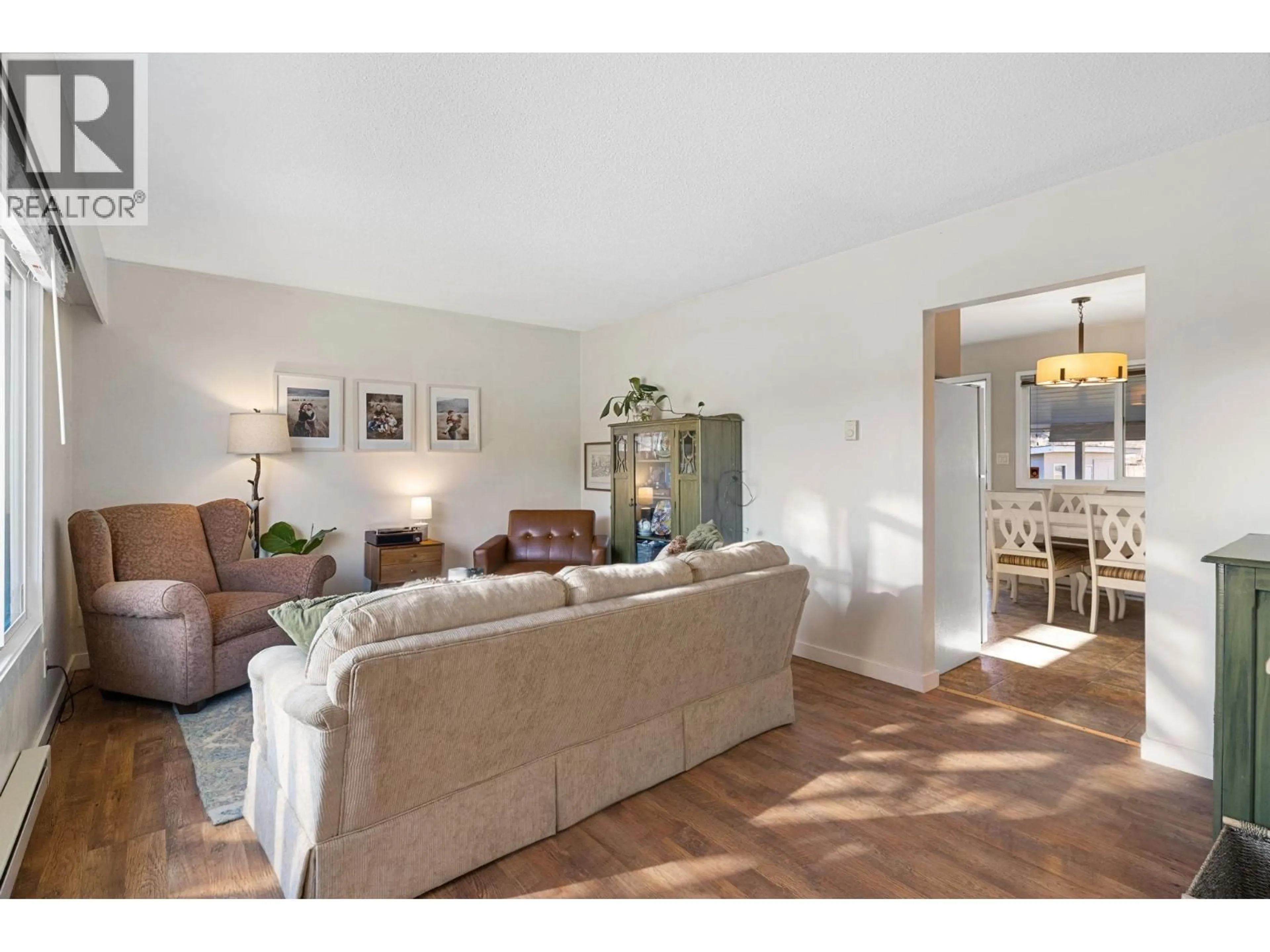 Living room with furniture, unknown for 594 SNOWSELL STREET NORTH, Kelowna British Columbia V1V2C7