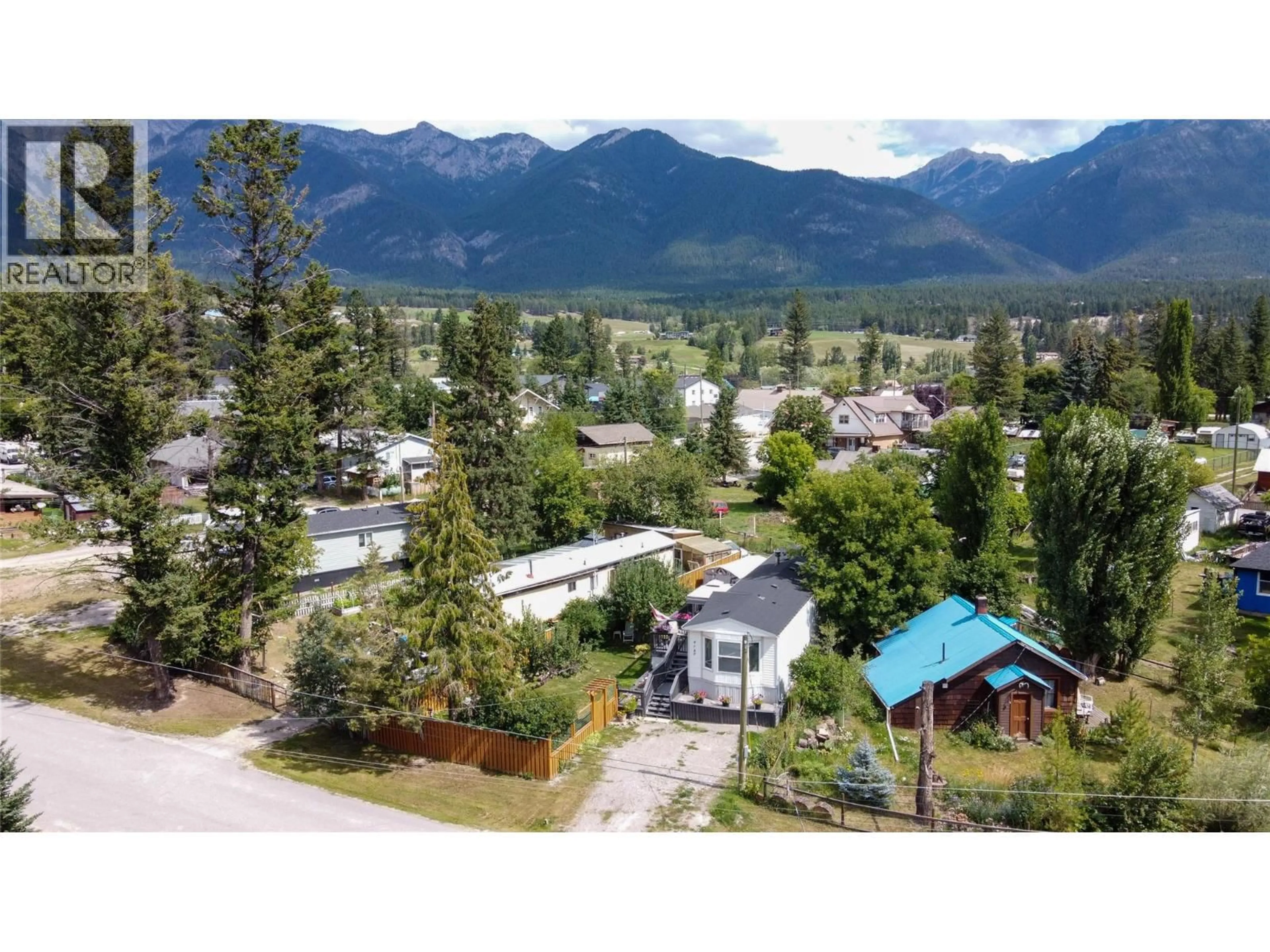A pic from outside/outdoor area/front of a property/back of a property/a pic from drone, mountain view for 4789 RIVERVIEW DRIVE, Edgewater British Columbia V0A1E0