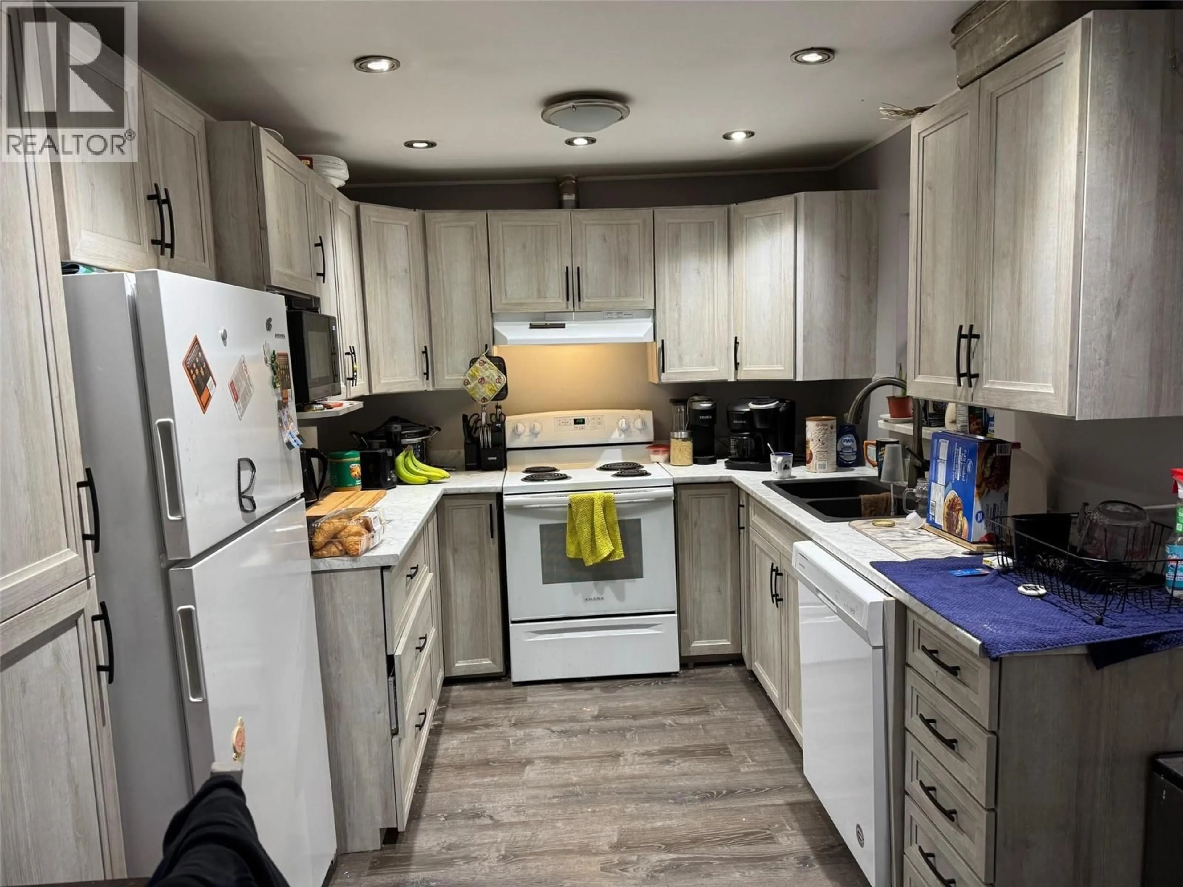 Standard kitchen, wood/laminate floor for 1851 NICOLA AVENUE, Merritt British Columbia V1K1B8