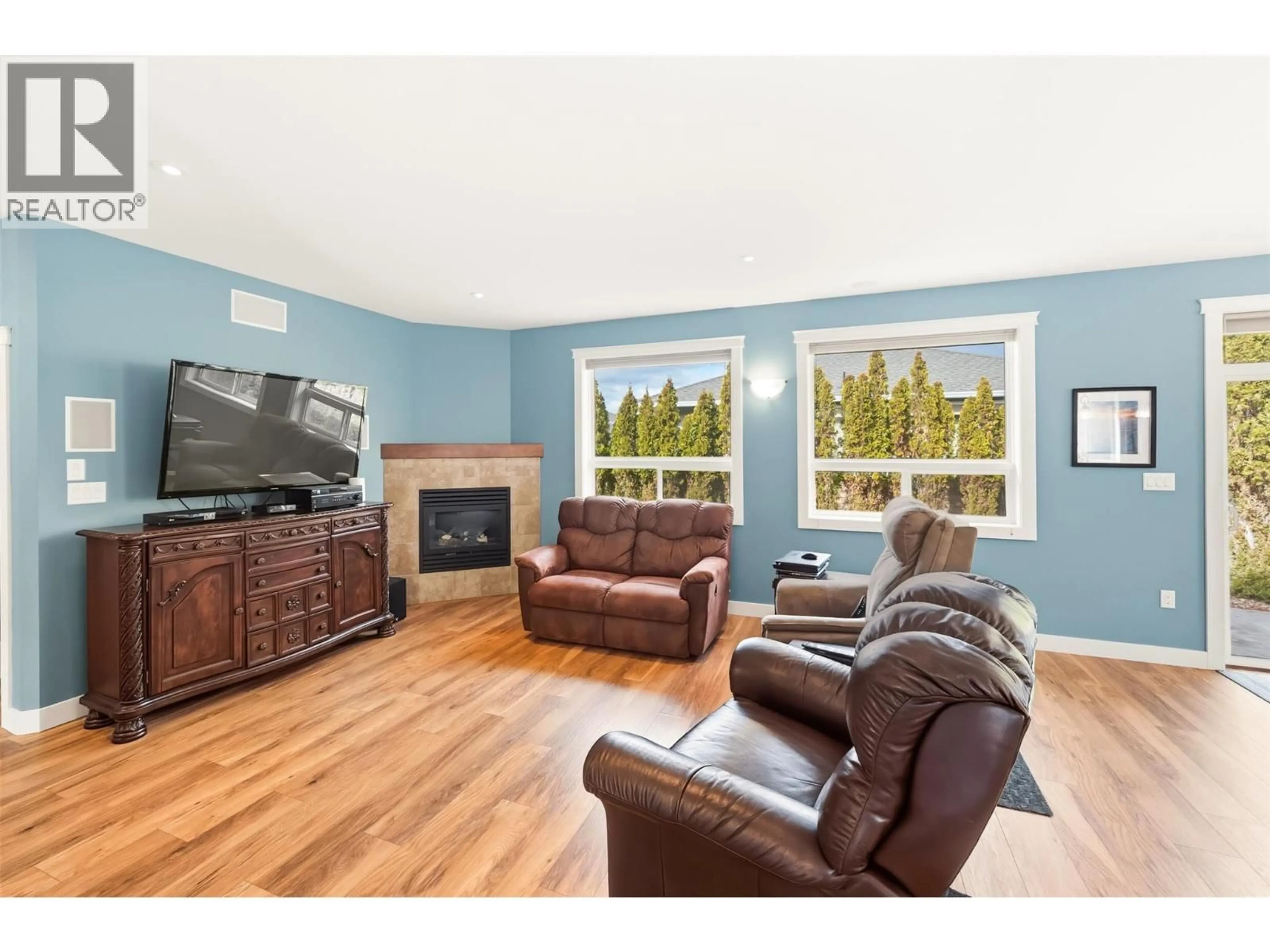 Living room with furniture, wood/laminate floor for 176 - 170 STOCKS CRESCENT, Penticton British Columbia V2A9C6