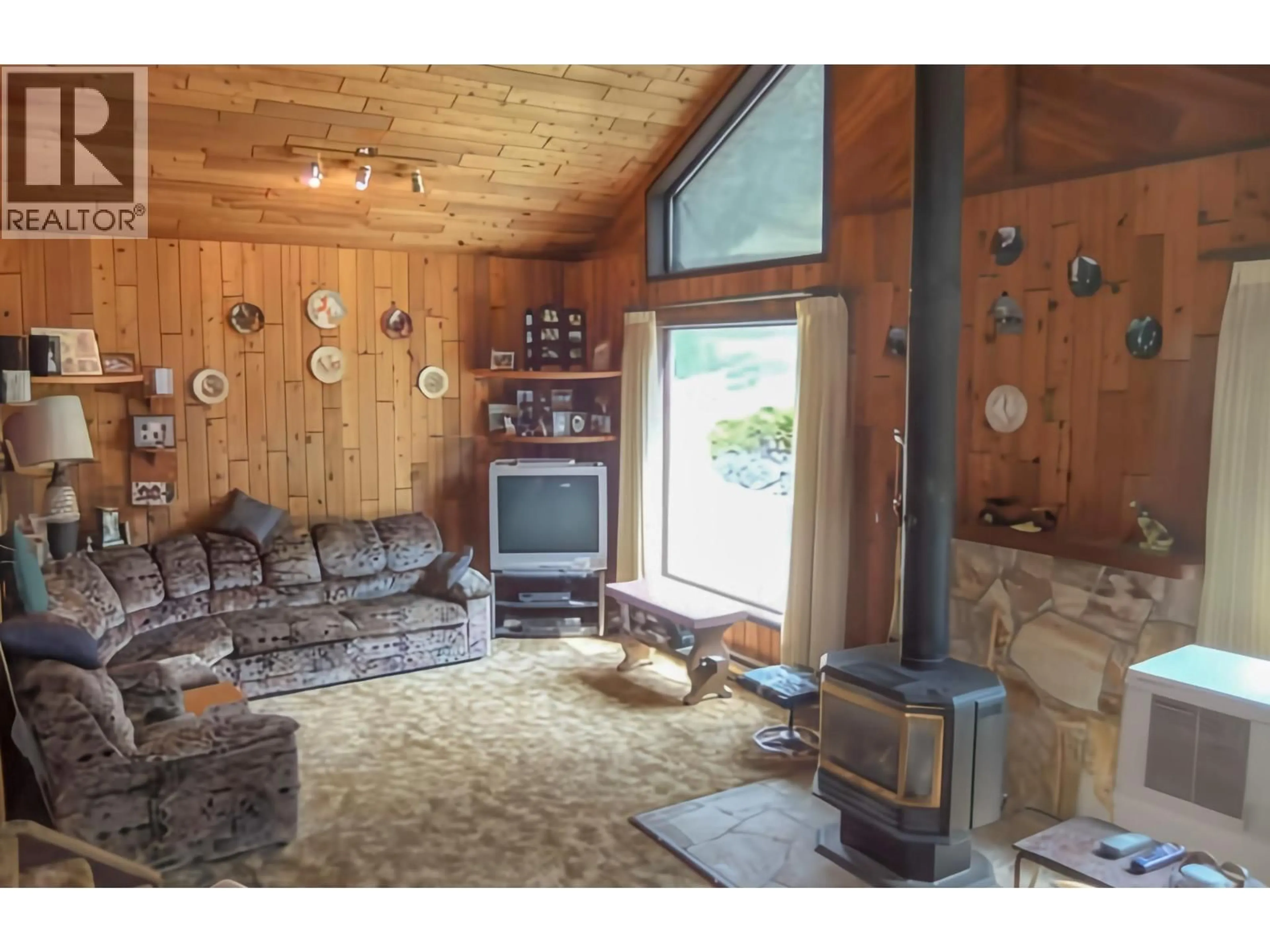 Living room with furniture, wood/laminate floor for 2837 BERREY ROAD, Brisco British Columbia V0A1B0