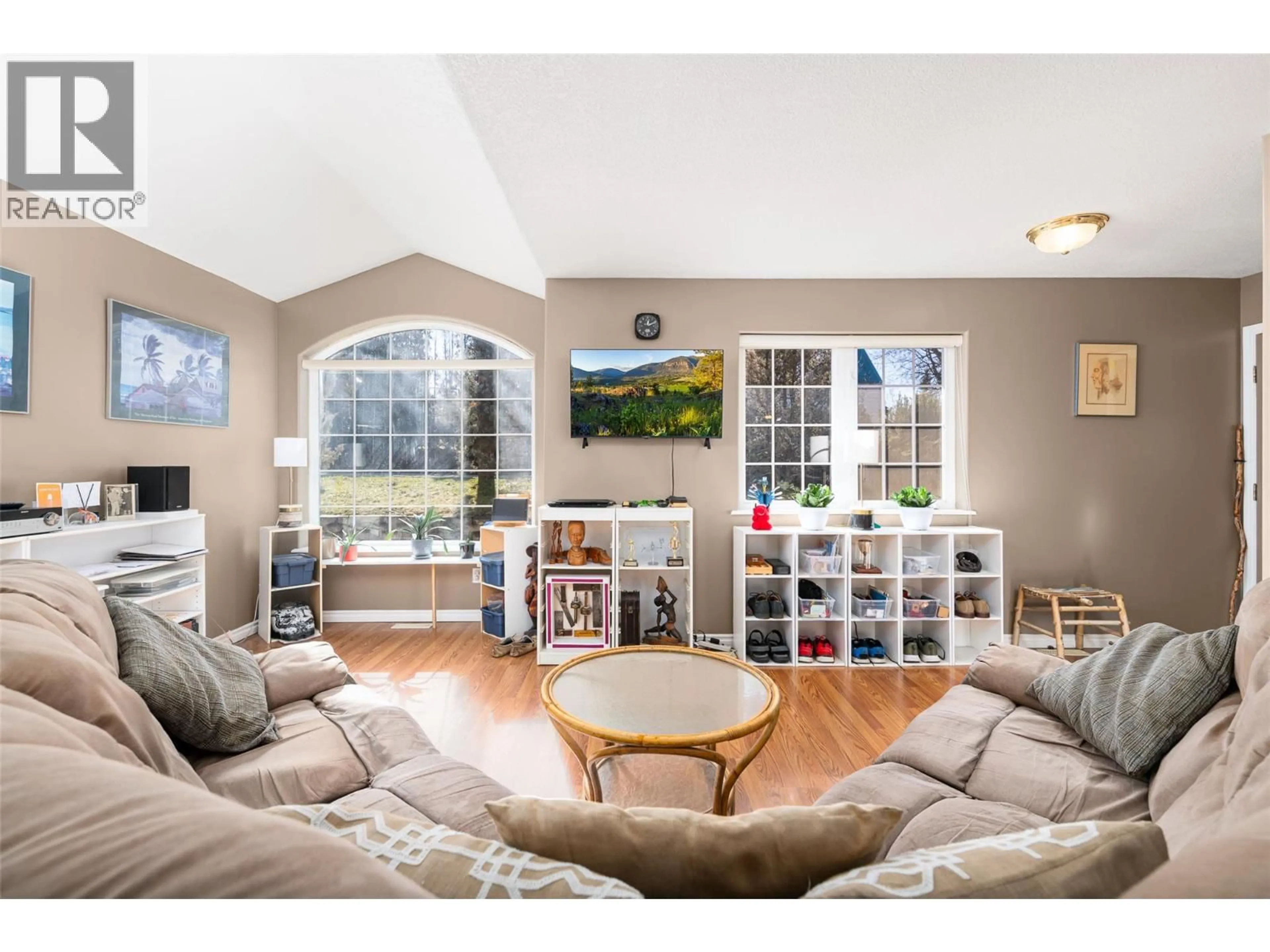 Living room with furniture, unknown for F - 338 9TH AVENUE SOUTH, Creston British Columbia V0B1G3