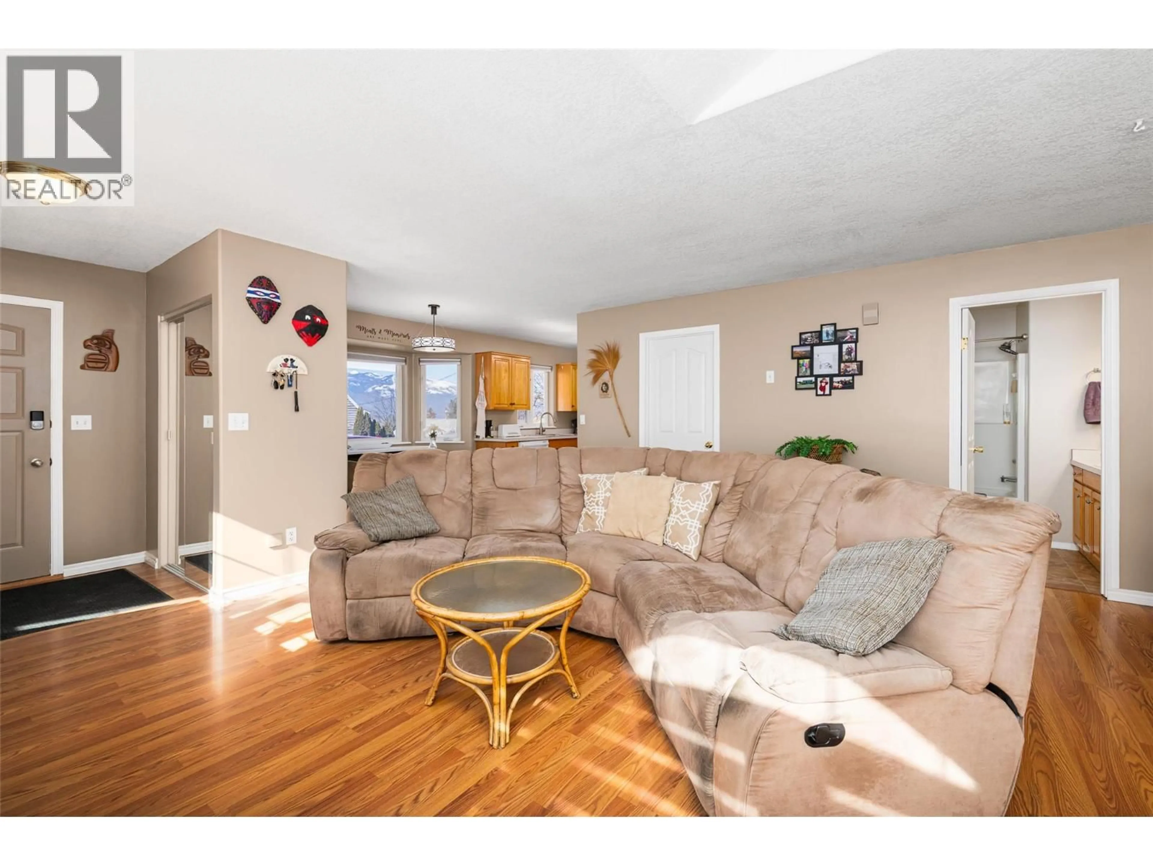 Living room with furniture, wood/laminate floor for F - 338 9TH AVENUE SOUTH, Creston British Columbia V0B1G3