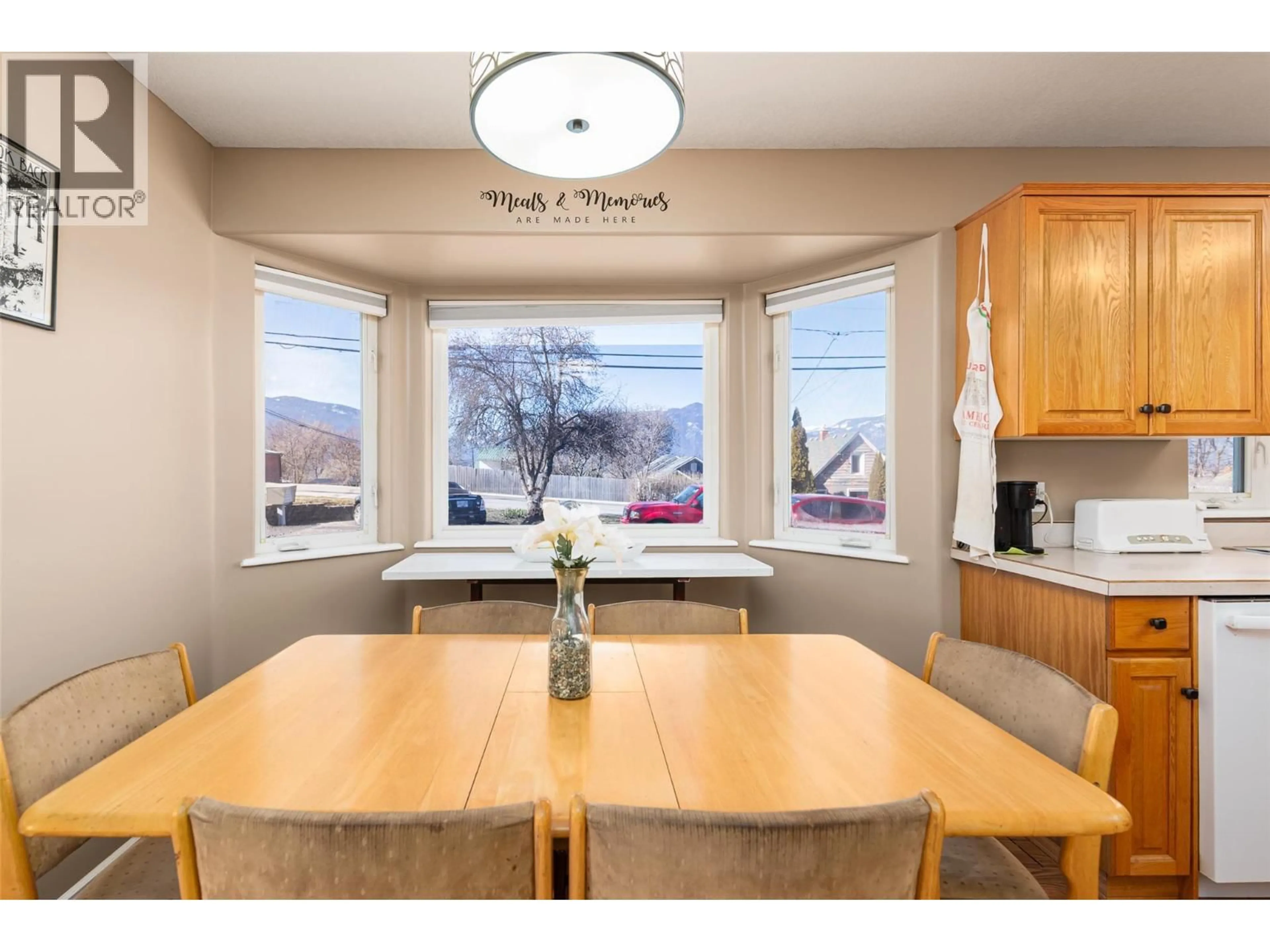 Dining room, wood/laminate floor for F - 338 9TH AVENUE SOUTH, Creston British Columbia V0B1G3