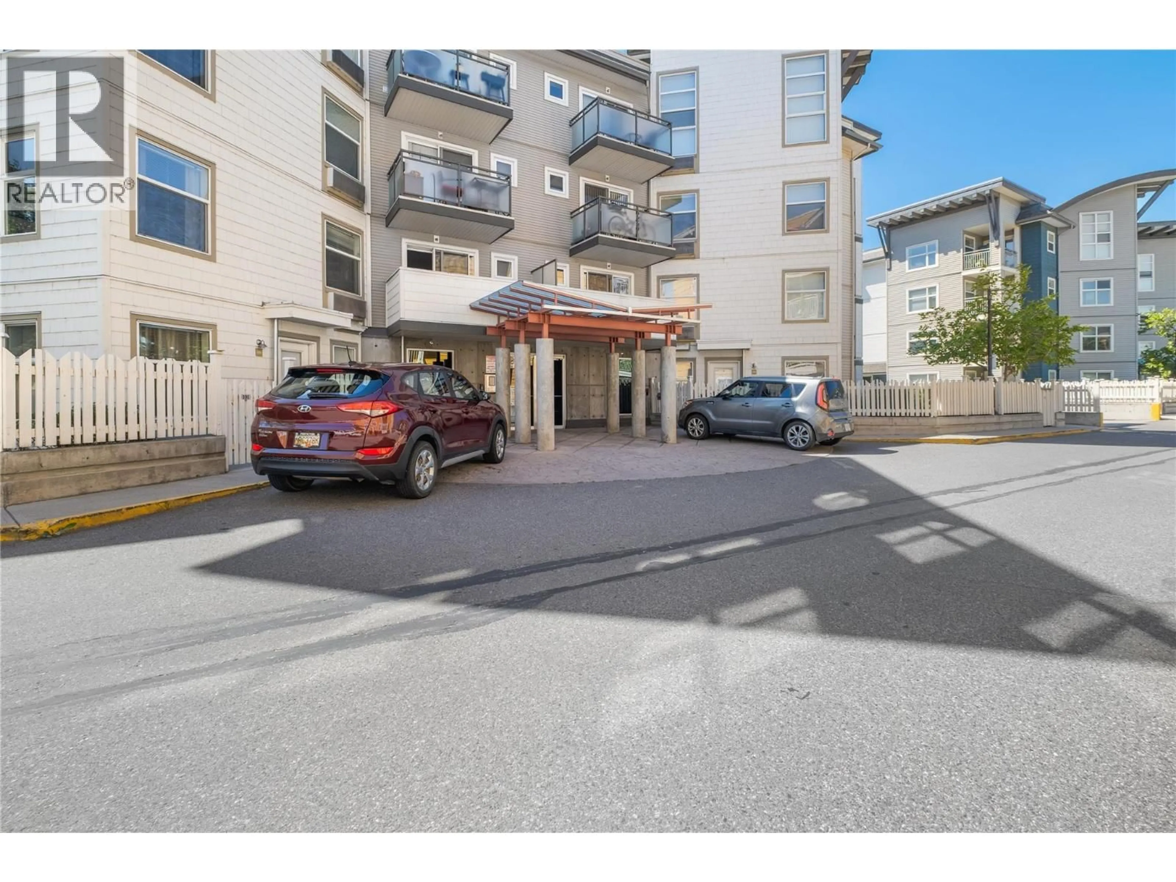 Parking for 210 - 567 YATES ROAD, Kelowna British Columbia V1V2V4