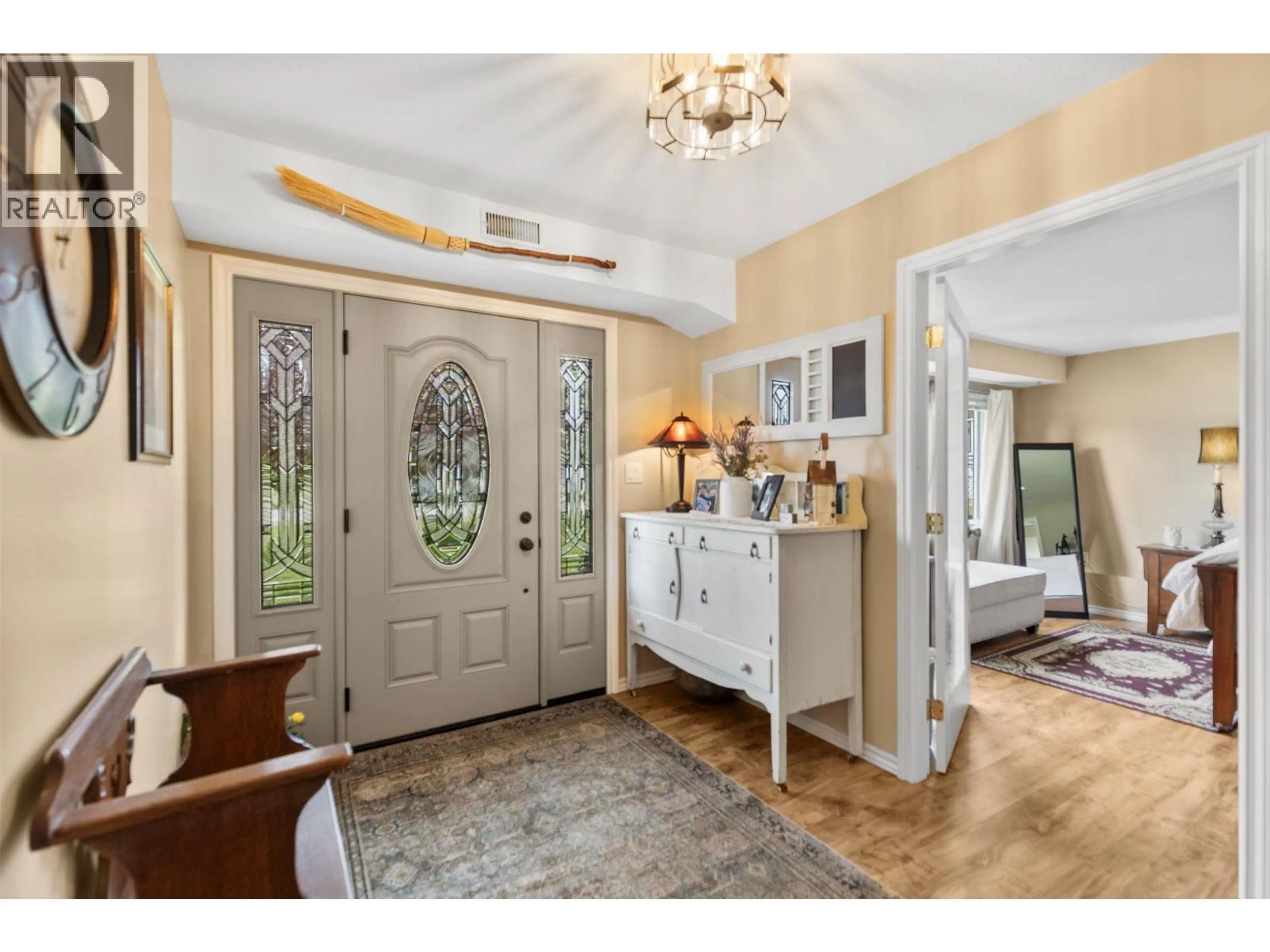 Indoor entryway for 4728 BIRCH LANE NORTHEAST, Barriere British Columbia V0E1E0