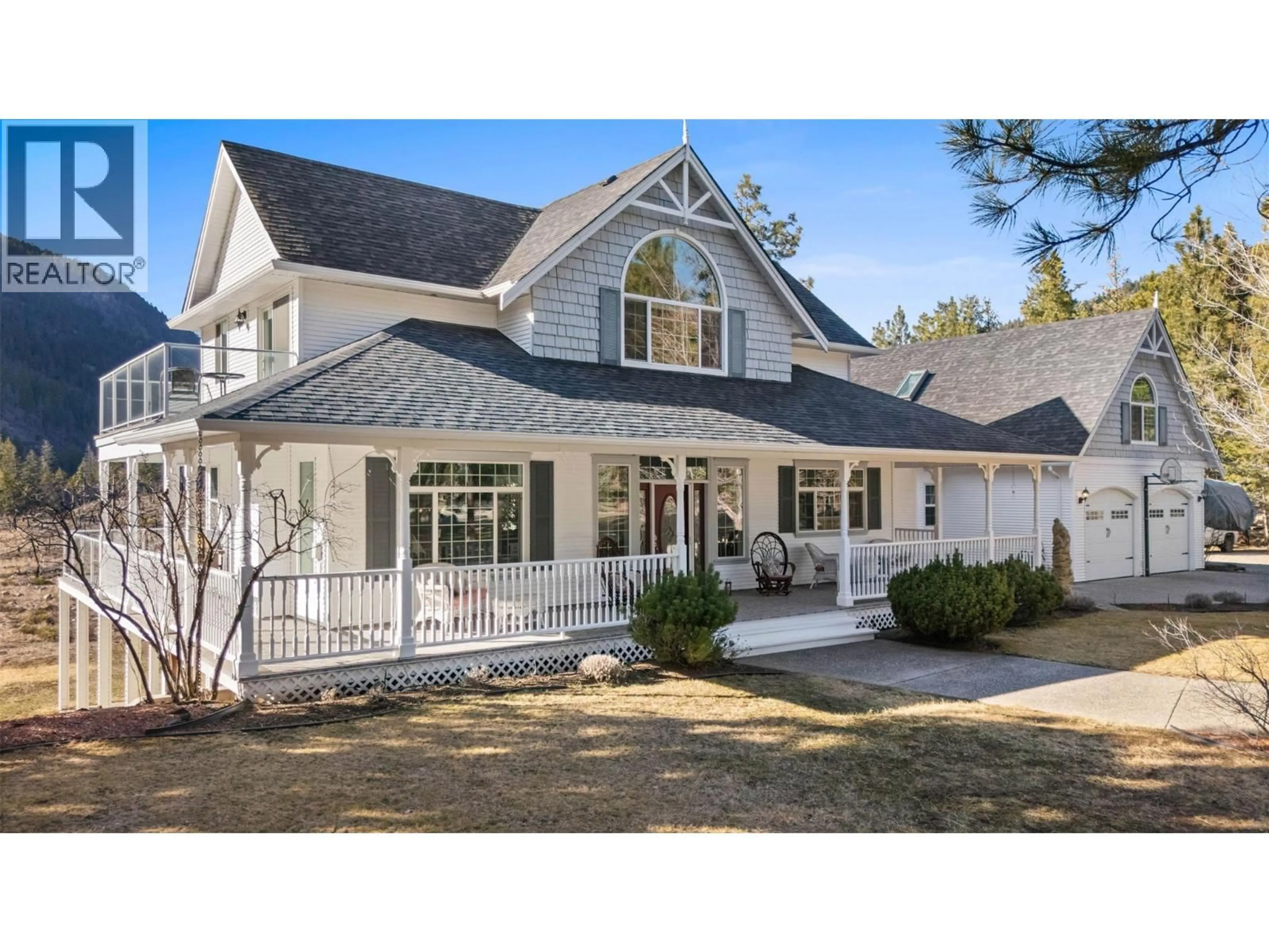 Home with vinyl exterior material, unknown for 4952 STAR PLACE, Peachland British Columbia V0H1X2