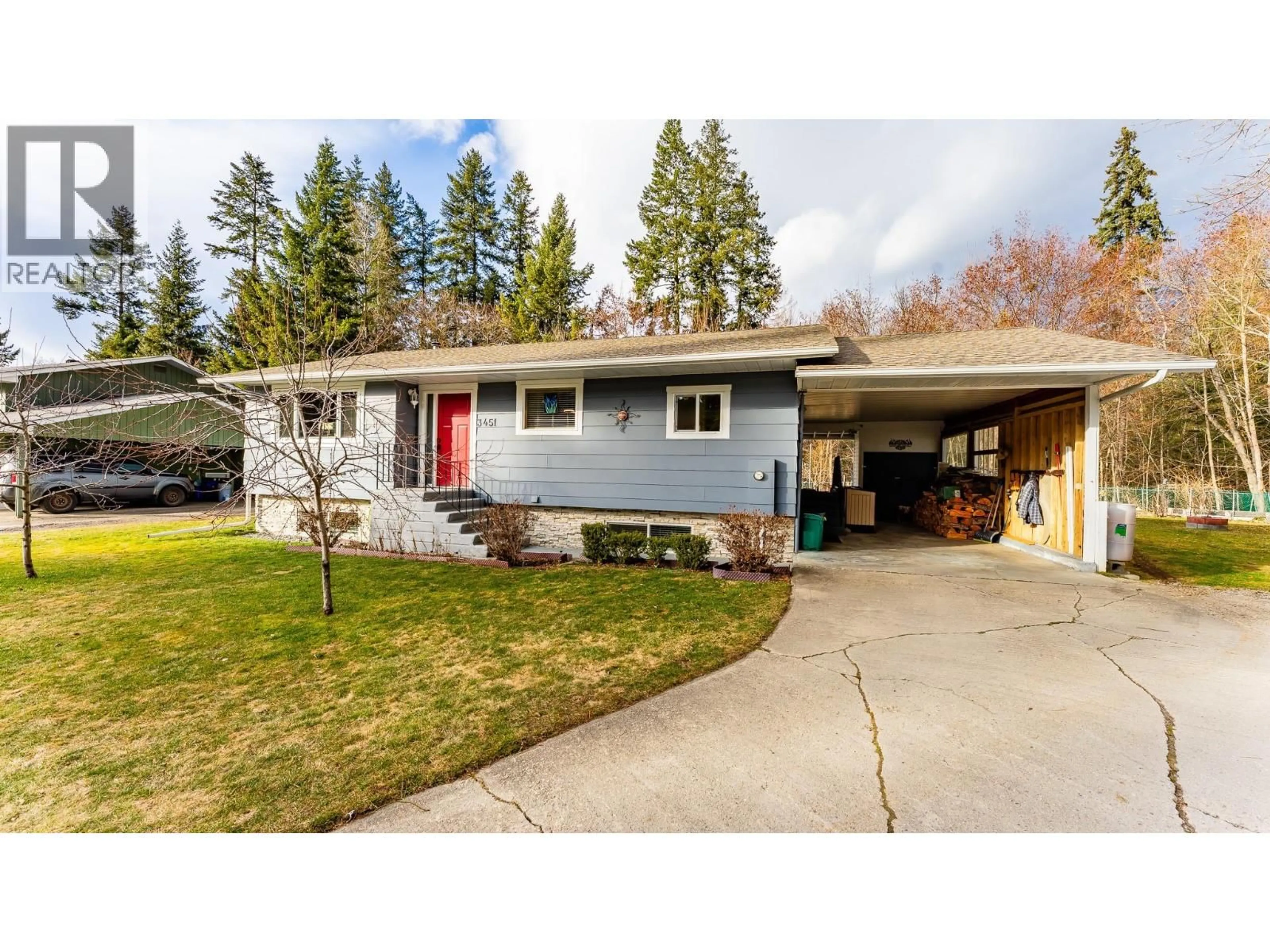 Home with vinyl exterior material, street for 3451 7 AVENUE SOUTHEAST, Salmon Arm British Columbia V1E2C4