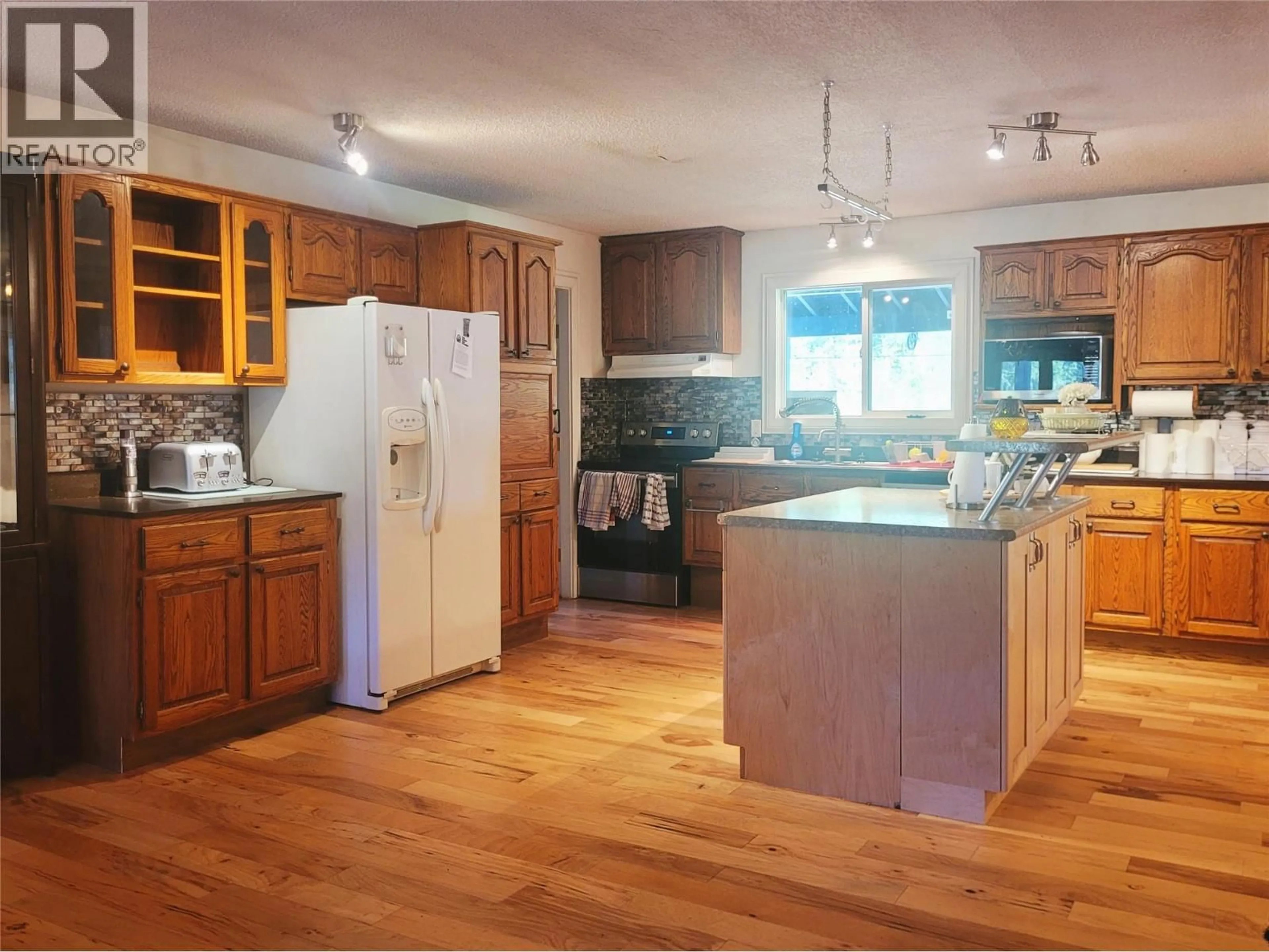 Open concept kitchen, wood/laminate floor for 1433 DAVY ROAD, Clearwater British Columbia V0E1N1
