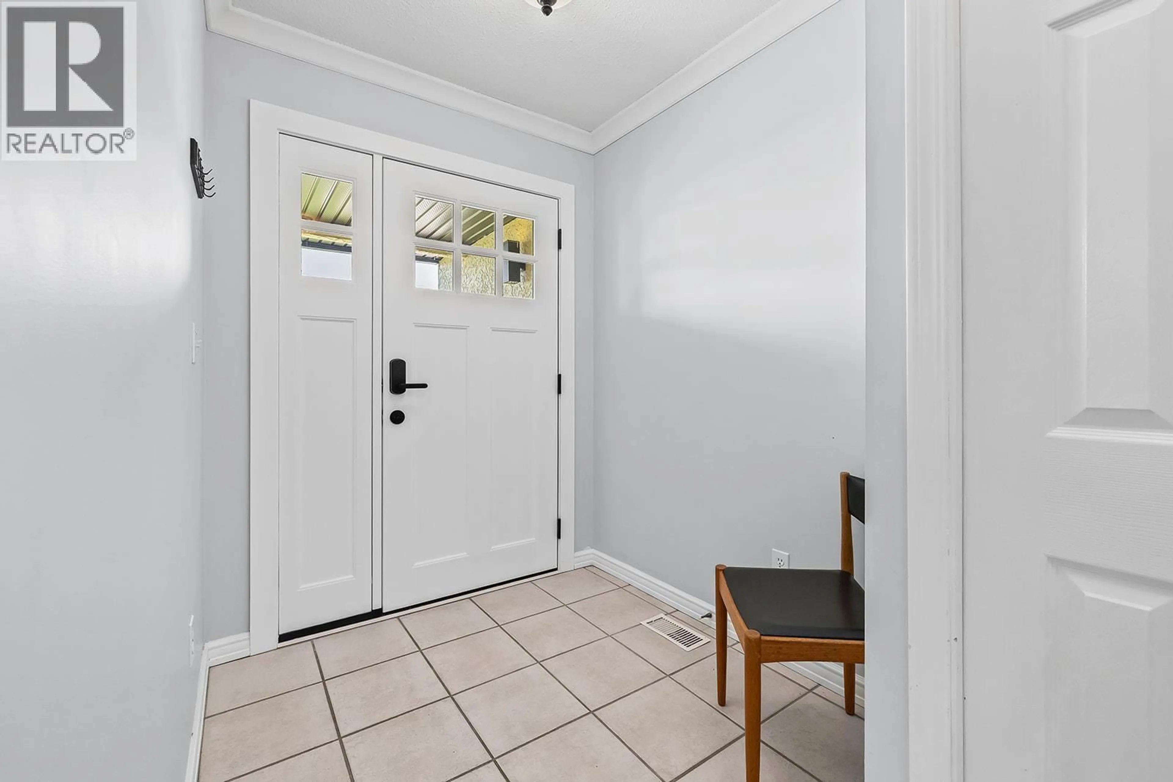 Indoor entryway for 145 HELDON COURT, Kelowna British Columbia V1Z3S5