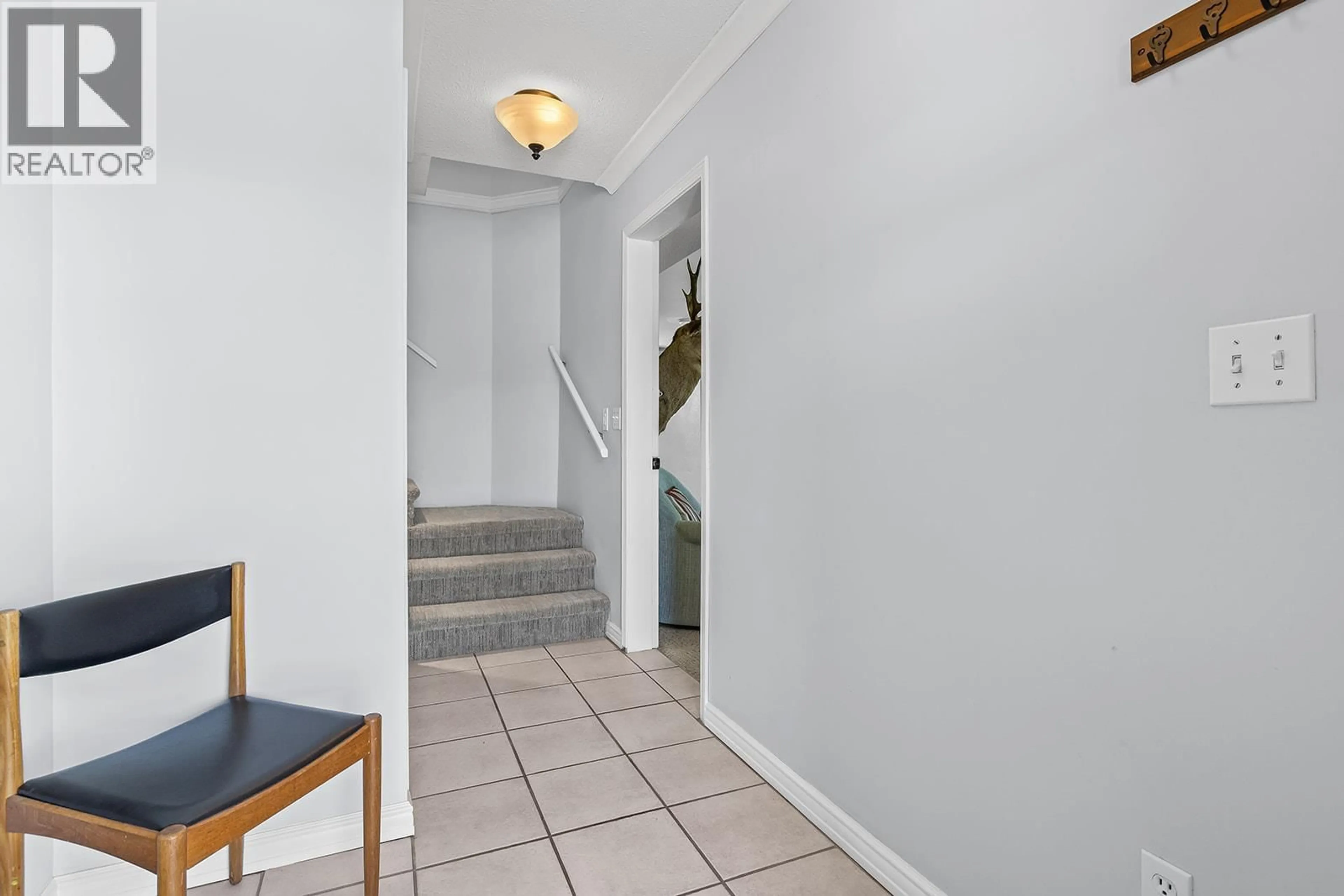 Indoor foyer for 145 HELDON COURT, Kelowna British Columbia V1Z3S5