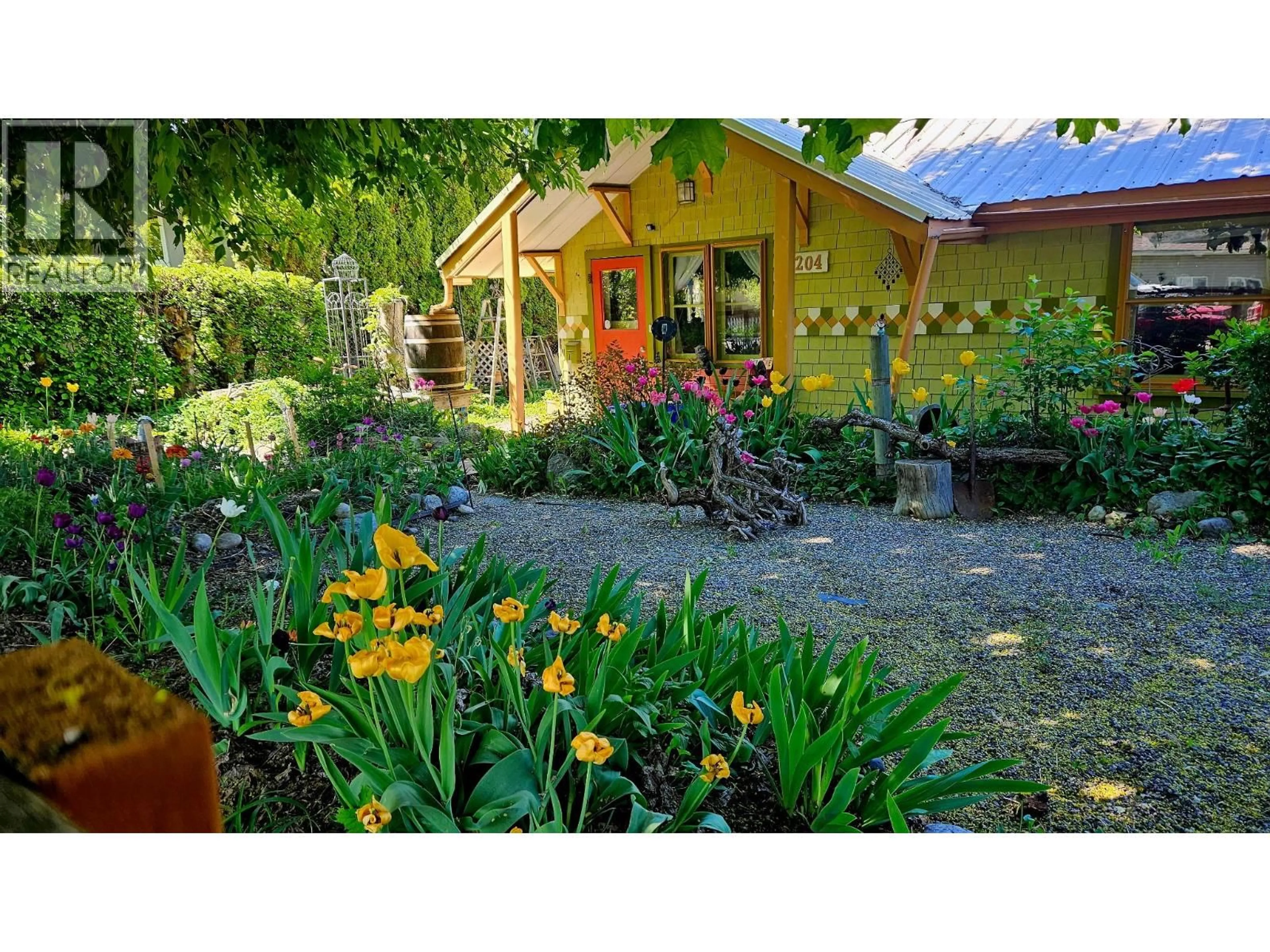 Patio, street for 4204 34 STREET, Vernon British Columbia V1T5Y4