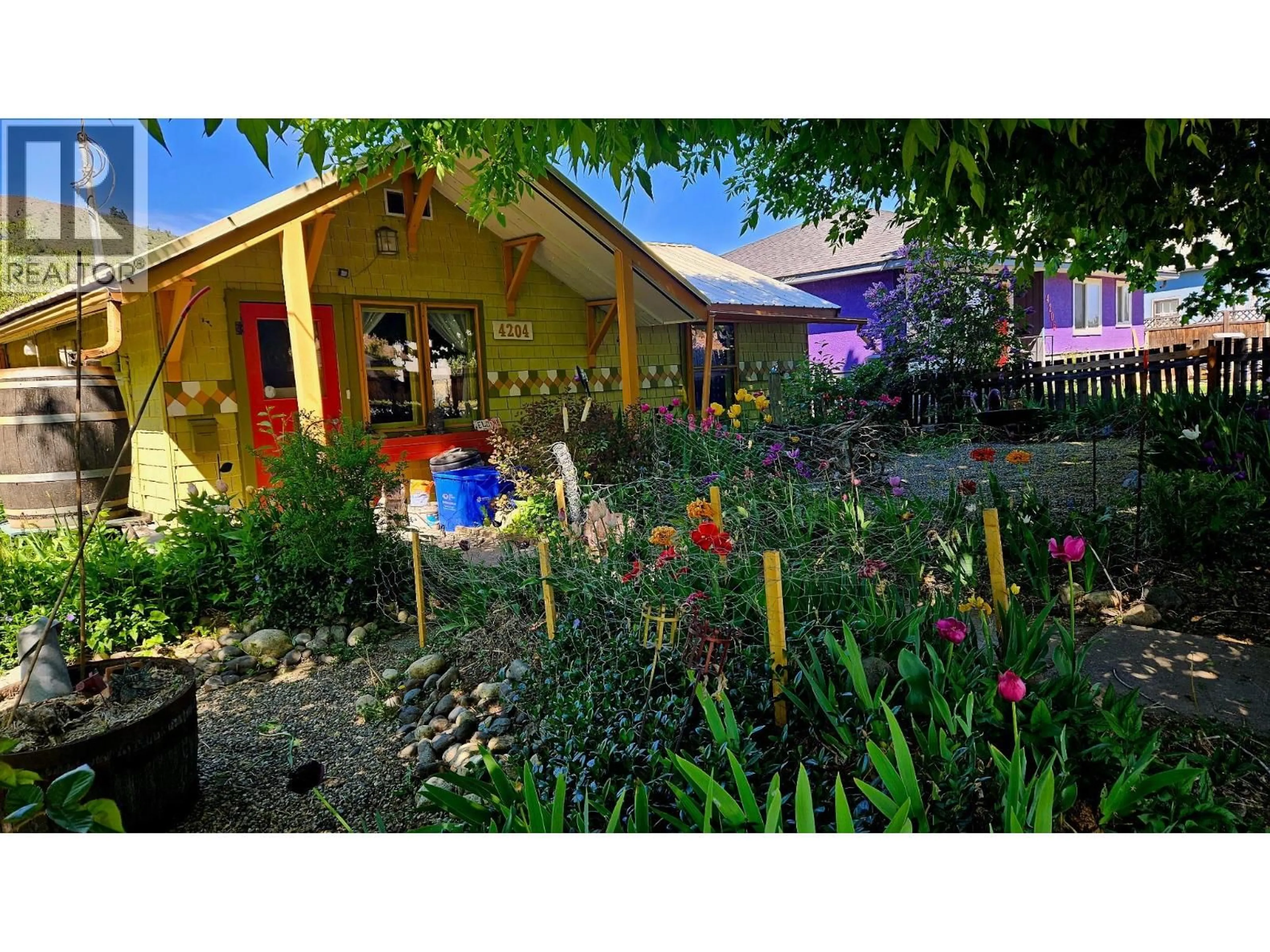 Patio, street for 4204 34 STREET, Vernon British Columbia V1T5Y4