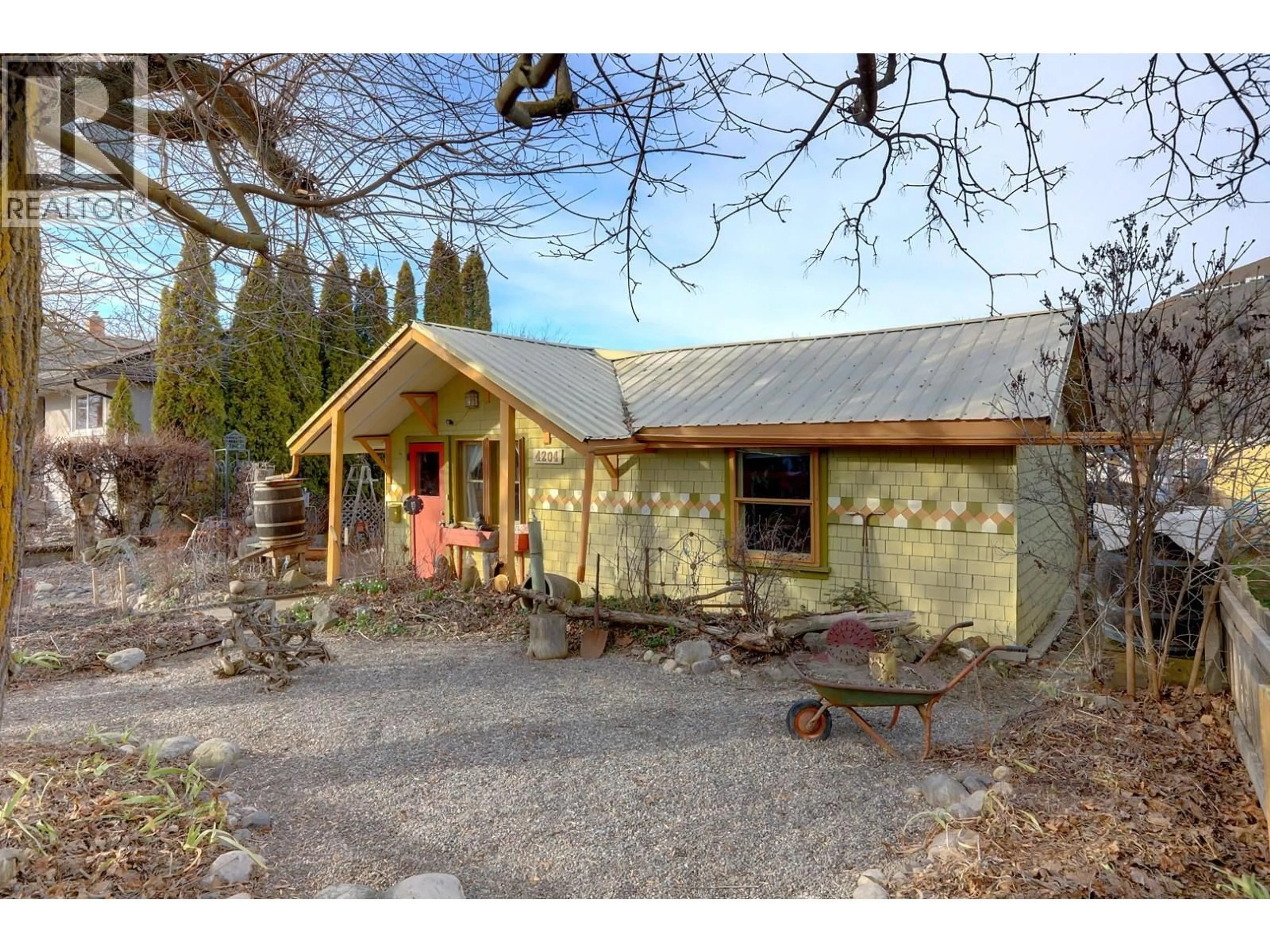 A pic from outside/outdoor area/front of a property/back of a property/a pic from drone, unknown for 4204 34 STREET, Vernon British Columbia V1T5Y4