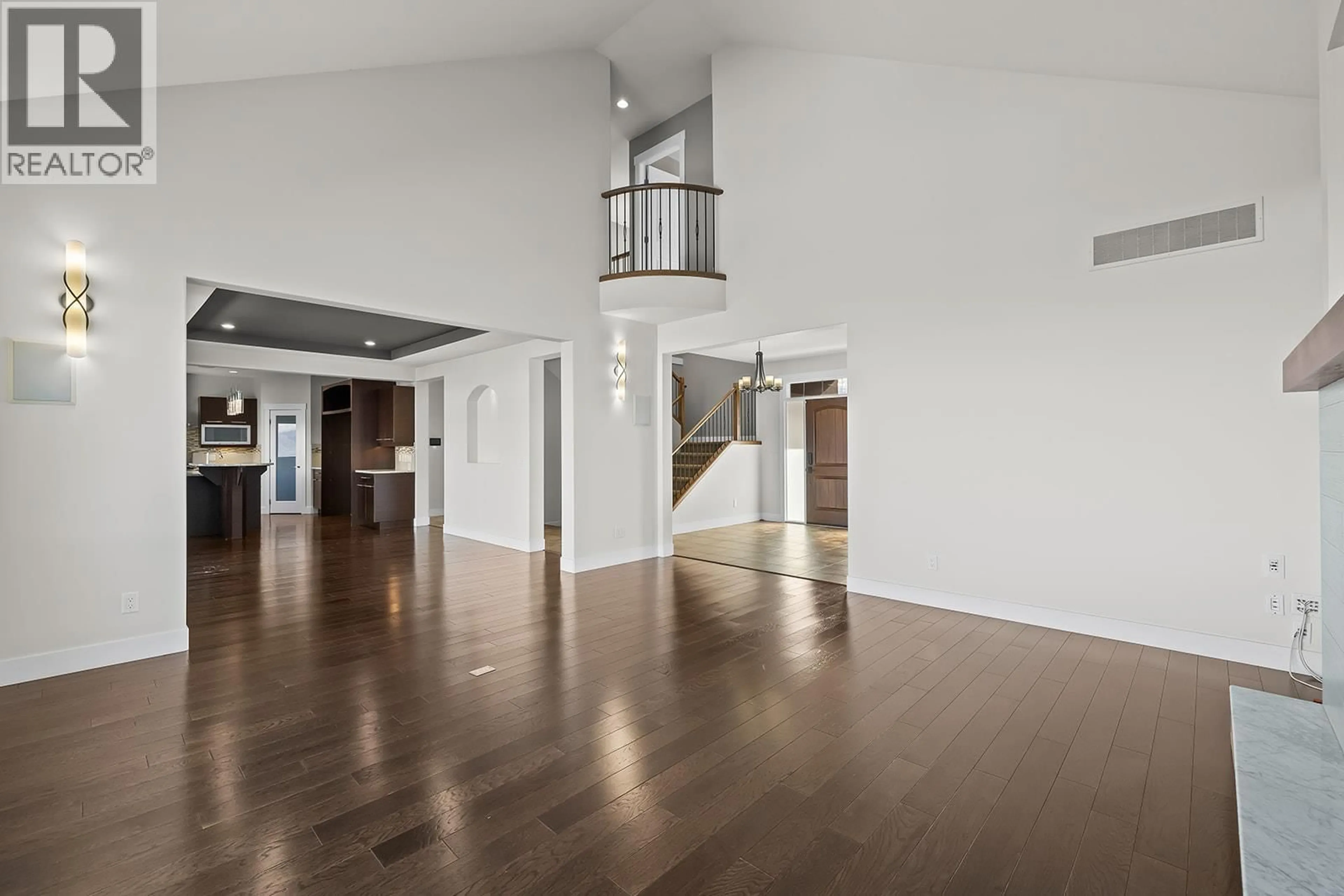 Indoor foyer for 772 KUIPERS CRESCENT, Kelowna British Columbia V1W5C9