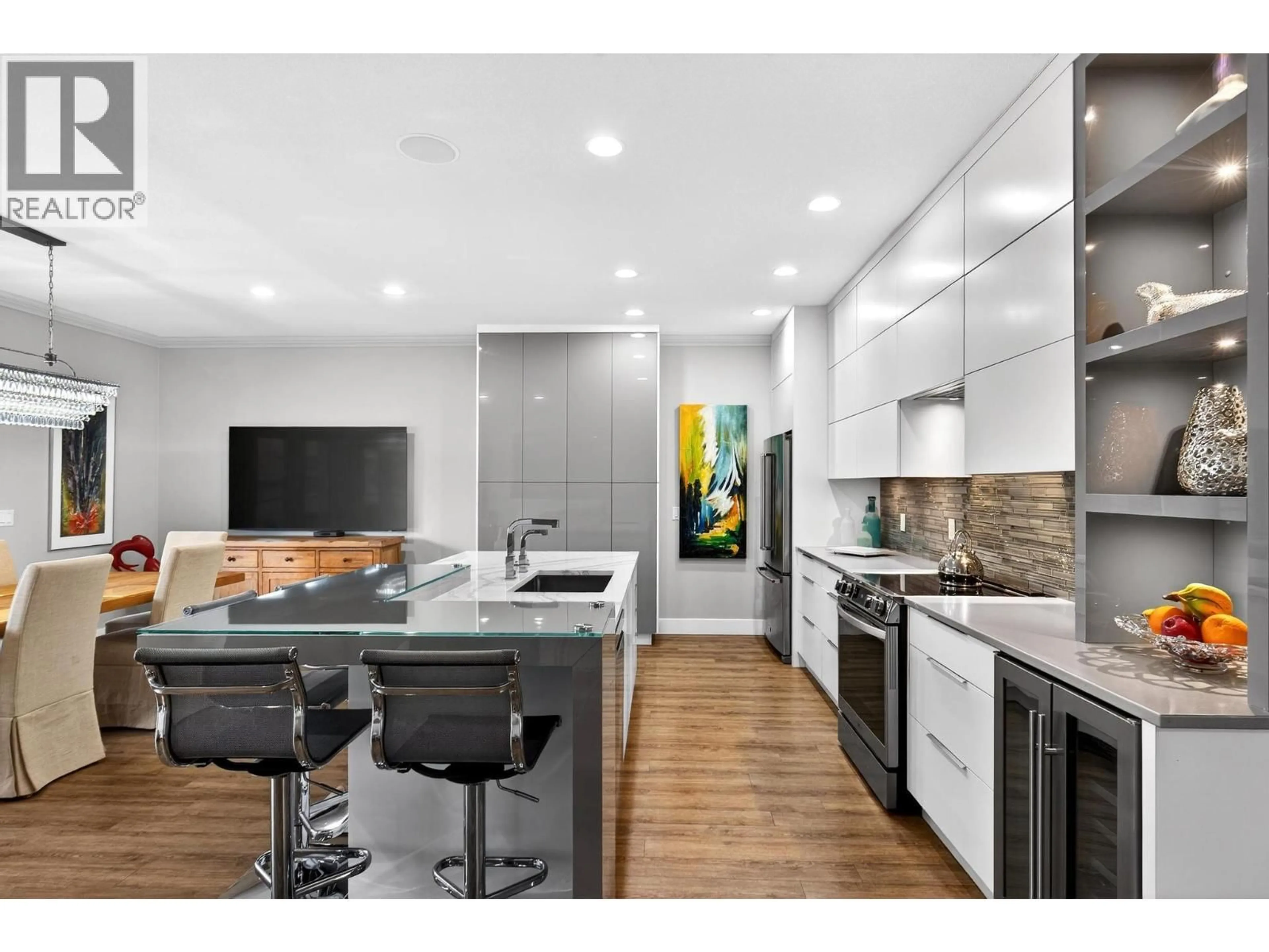 Contemporary kitchen, unknown for 2298 COUNTRY CLUB DRIVE, Kelowna British Columbia V1V2M6