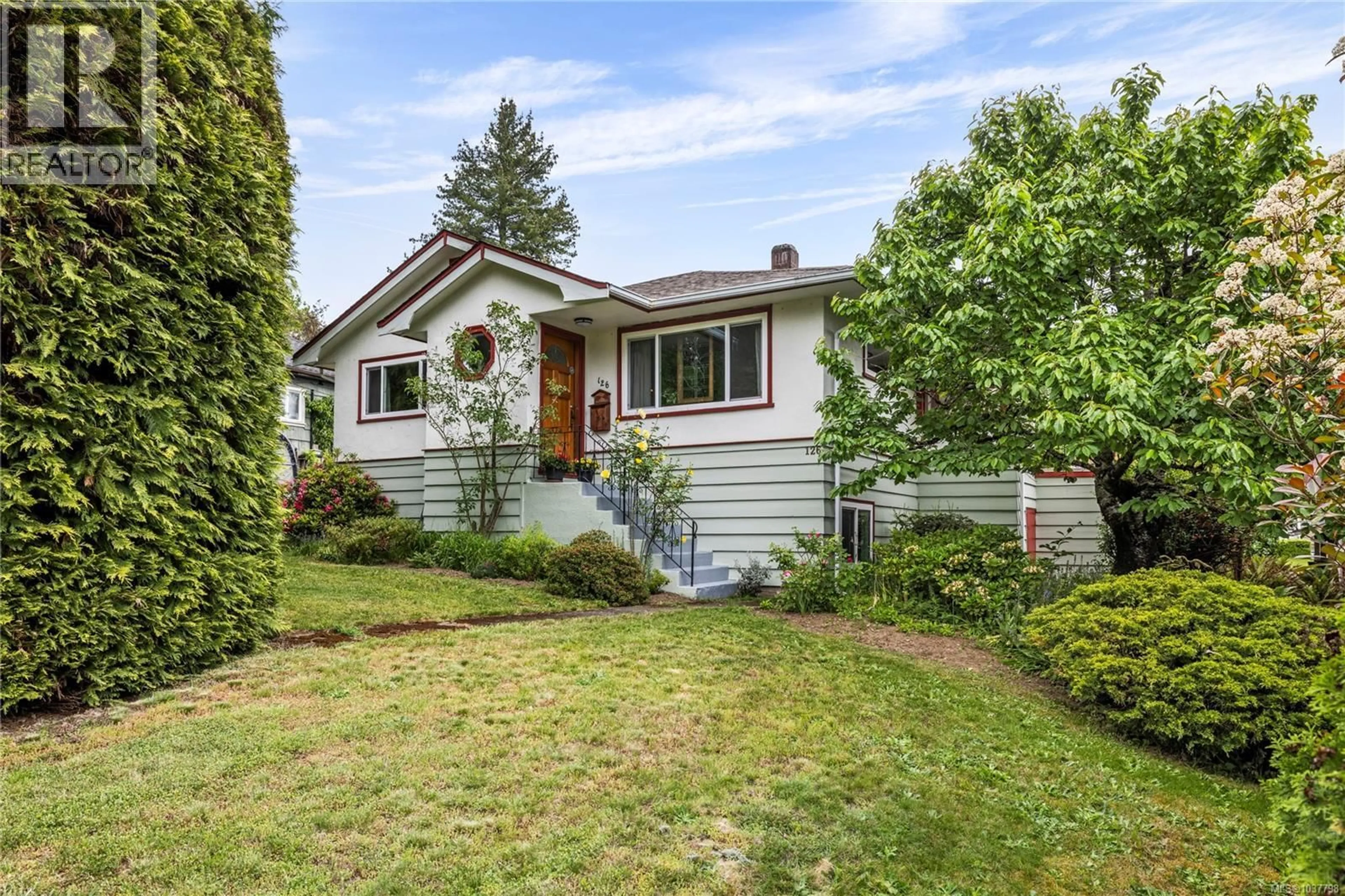 Home with vinyl exterior material, street for 126 HOWARD AVENUE, Nanaimo British Columbia V9R3R1
