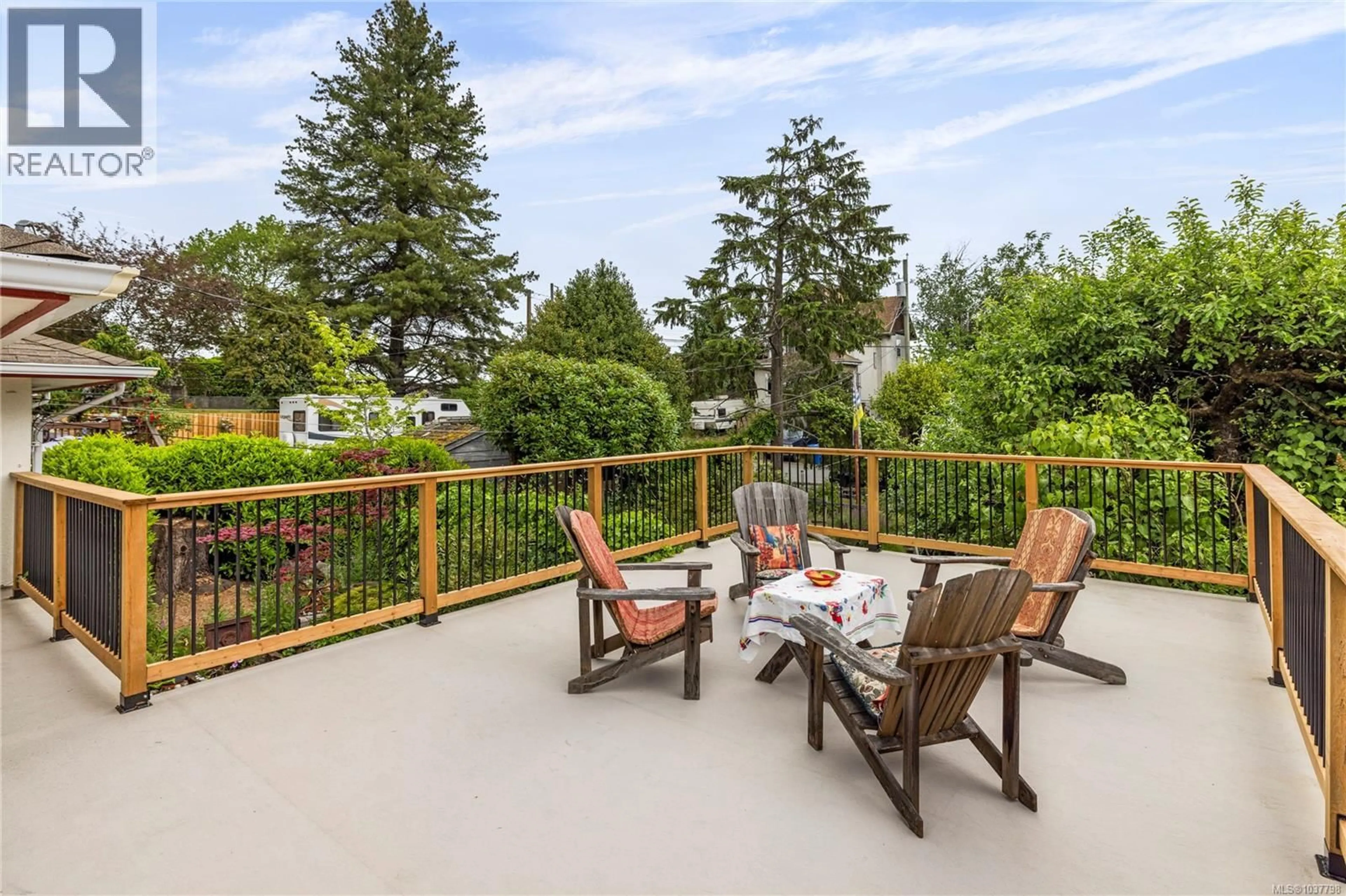 Patio, water/lake/river/ocean view for 126 HOWARD AVENUE, Nanaimo British Columbia V9R3R1