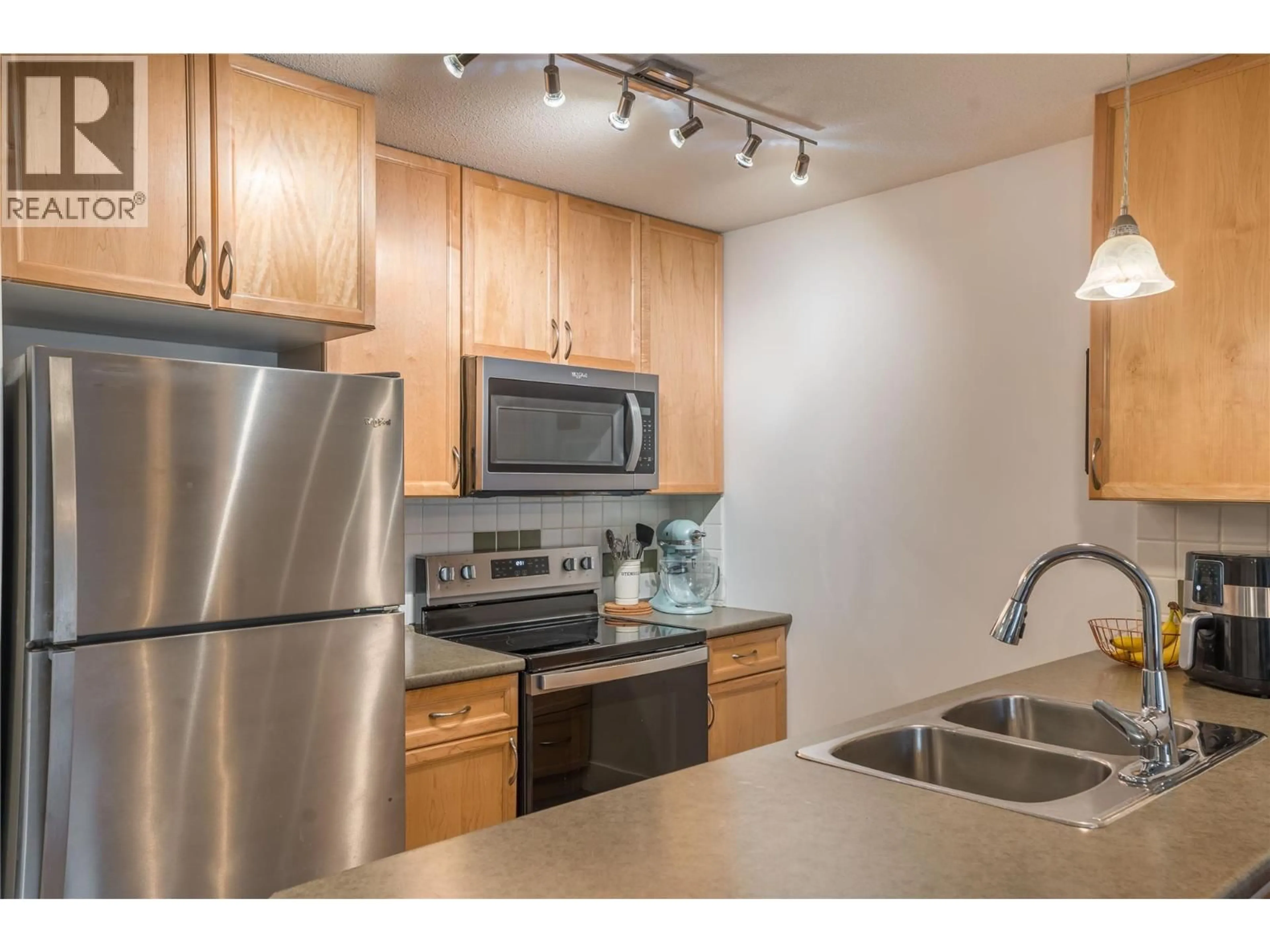 Standard kitchen, wood/laminate floor for 111 - 256 HASTINGS AVENUE, Penticton British Columbia V2A2V6