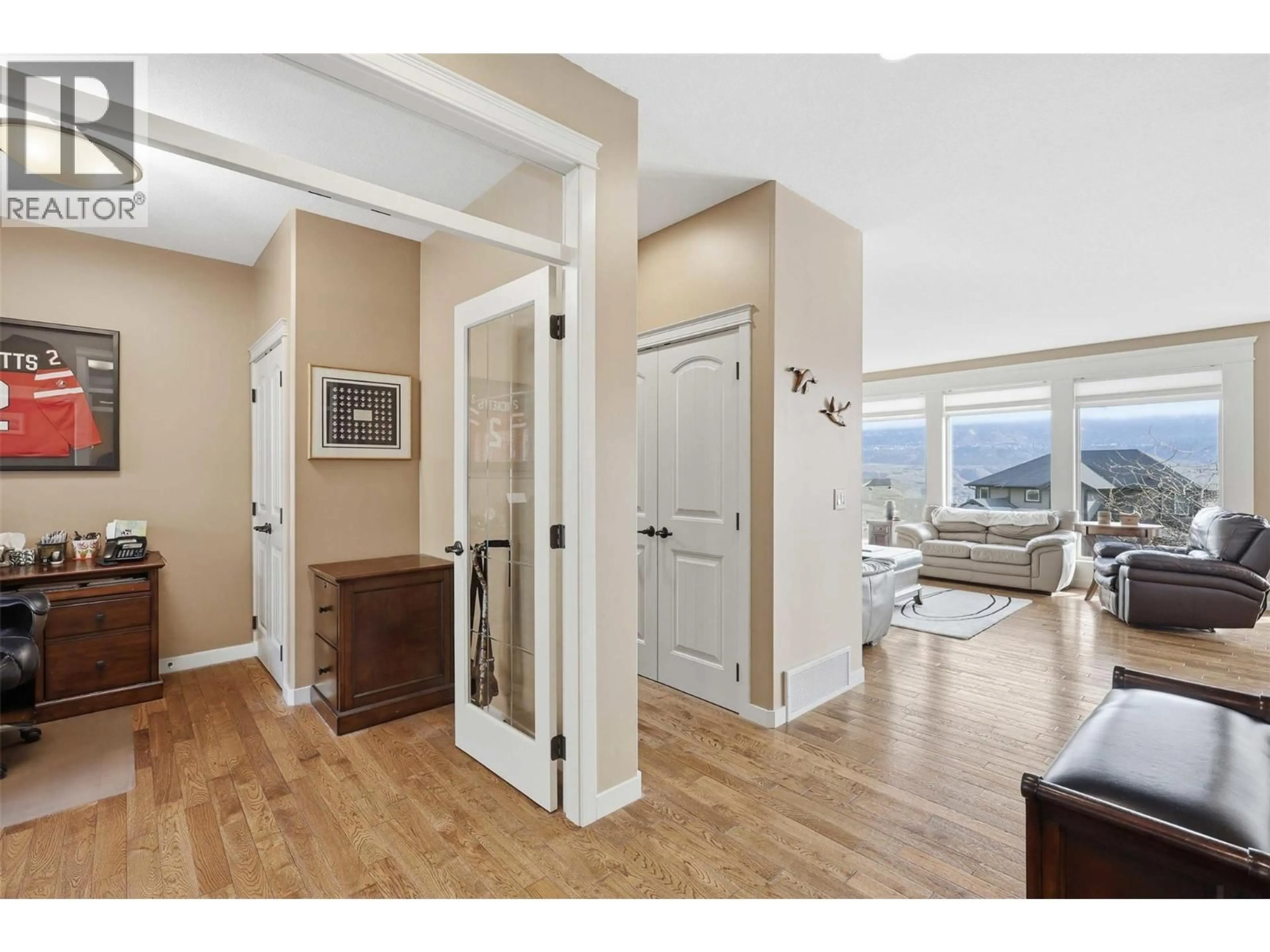 Indoor entryway for 1914 IRONWOOD STREET, Kamloops British Columbia V2H0A6