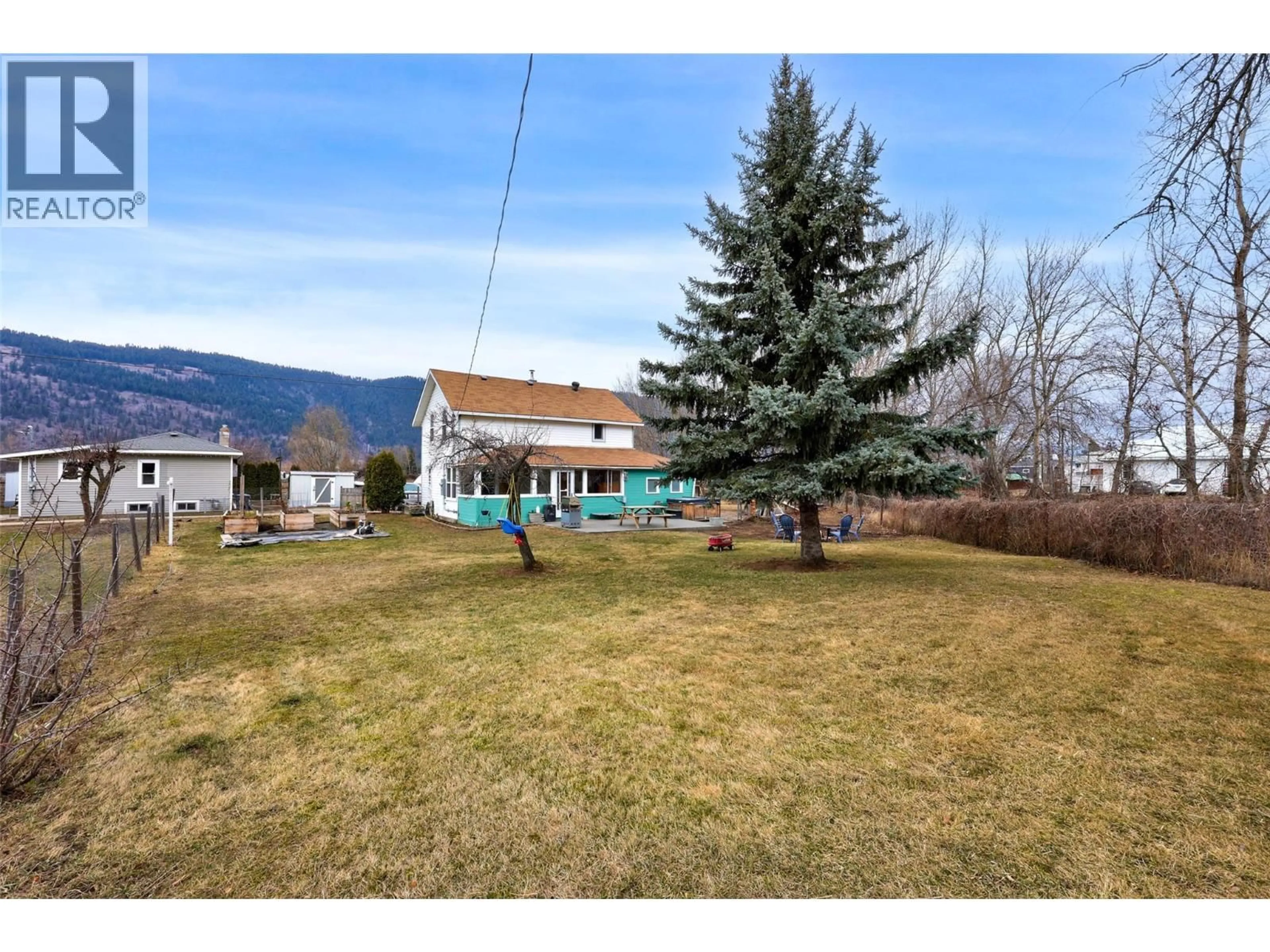 A pic from outside/outdoor area/front of a property/back of a property/a pic from drone, mountain view for 514 SHUSWAP AVENUE, Chase British Columbia V0E1M1