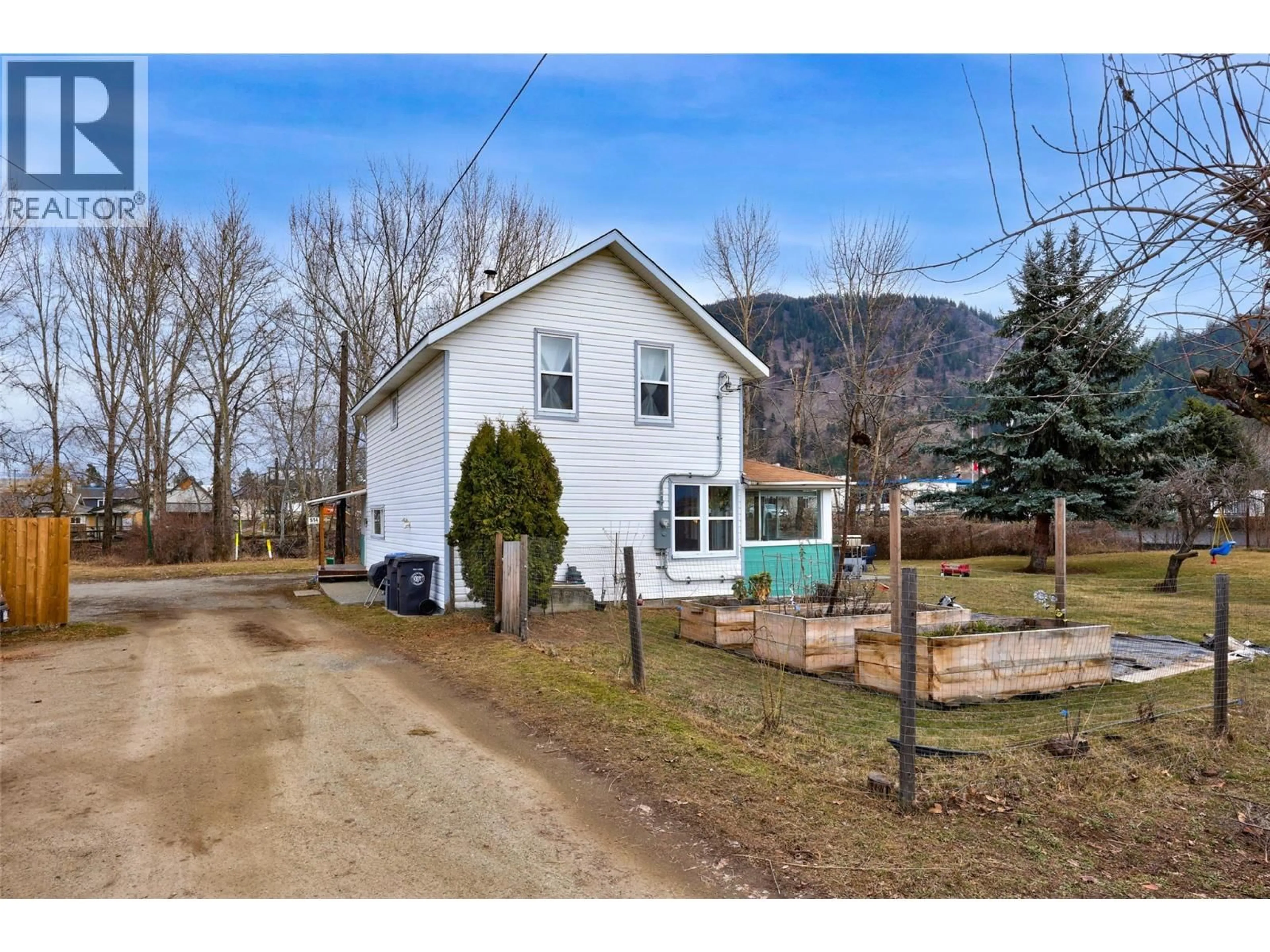 A pic from outside/outdoor area/front of a property/back of a property/a pic from drone, street for 514 SHUSWAP AVENUE, Chase British Columbia V0E1M1