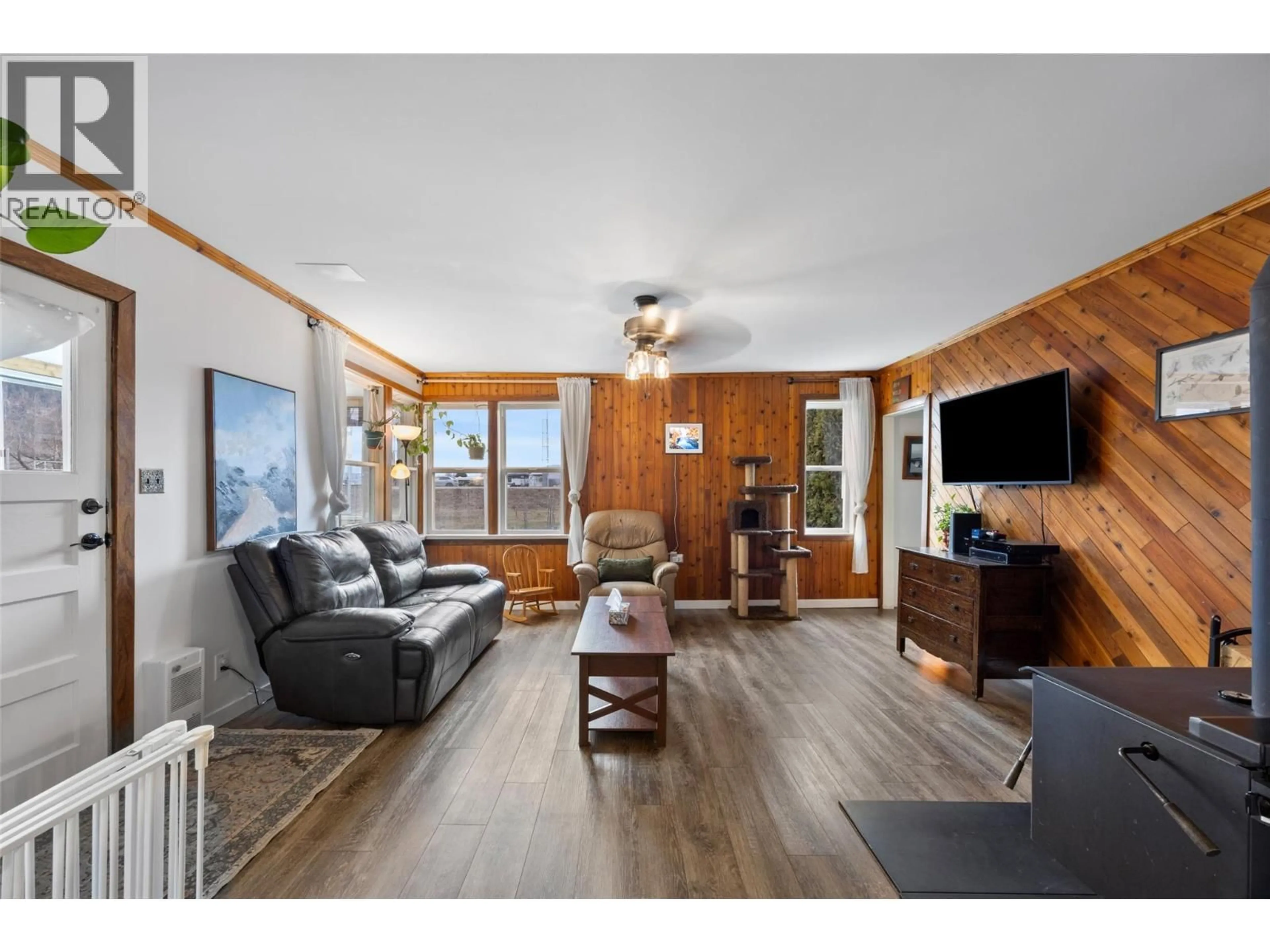 Living room with furniture, wood/laminate floor for 514 SHUSWAP AVENUE, Chase British Columbia V0E1M1
