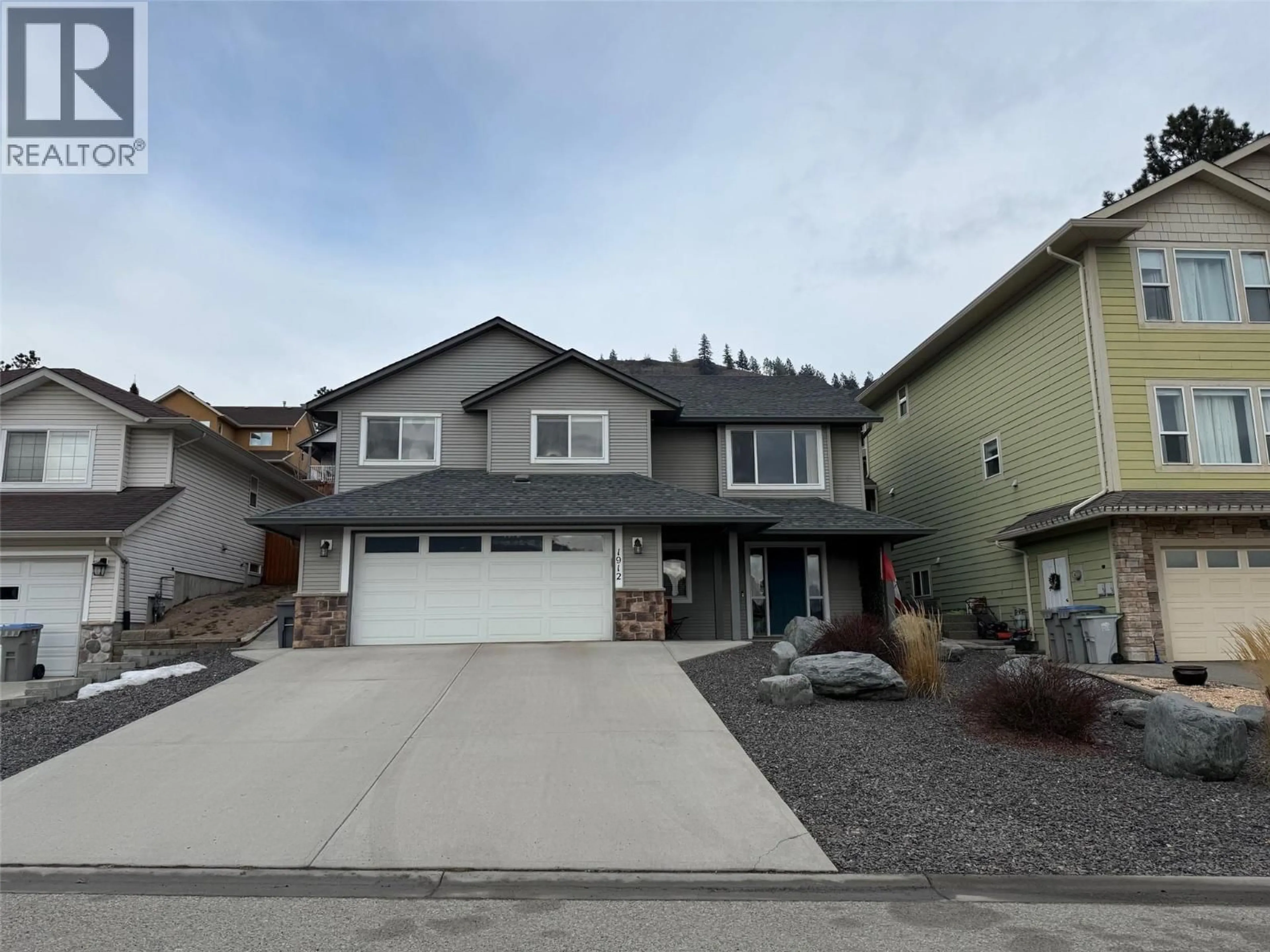Home with vinyl exterior material, street for 1912 SASKATOON PLACE, Kamloops British Columbia V2E2T1