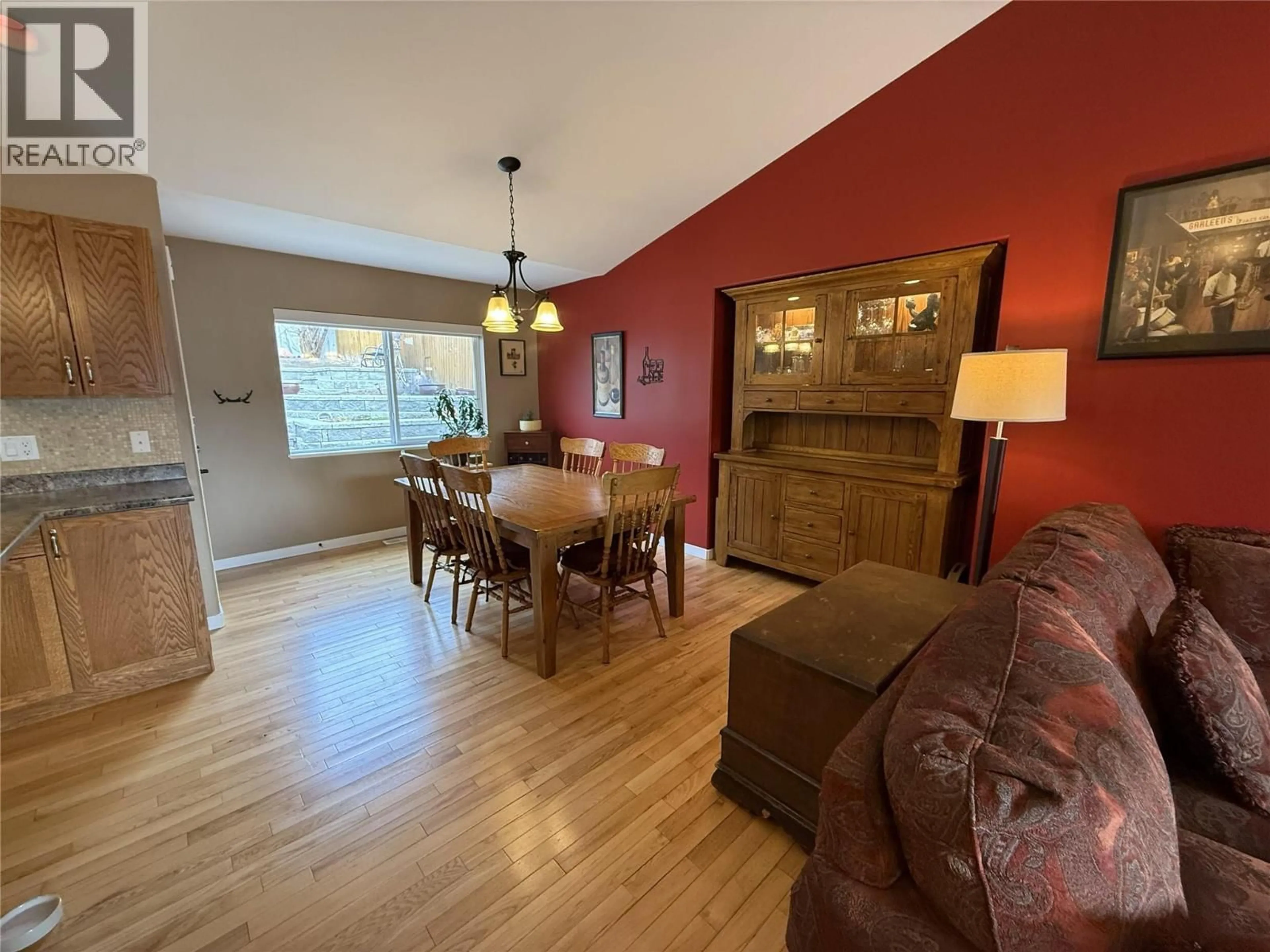 Dining room, wood/laminate floor for 1912 SASKATOON PLACE, Kamloops British Columbia V2E2T1