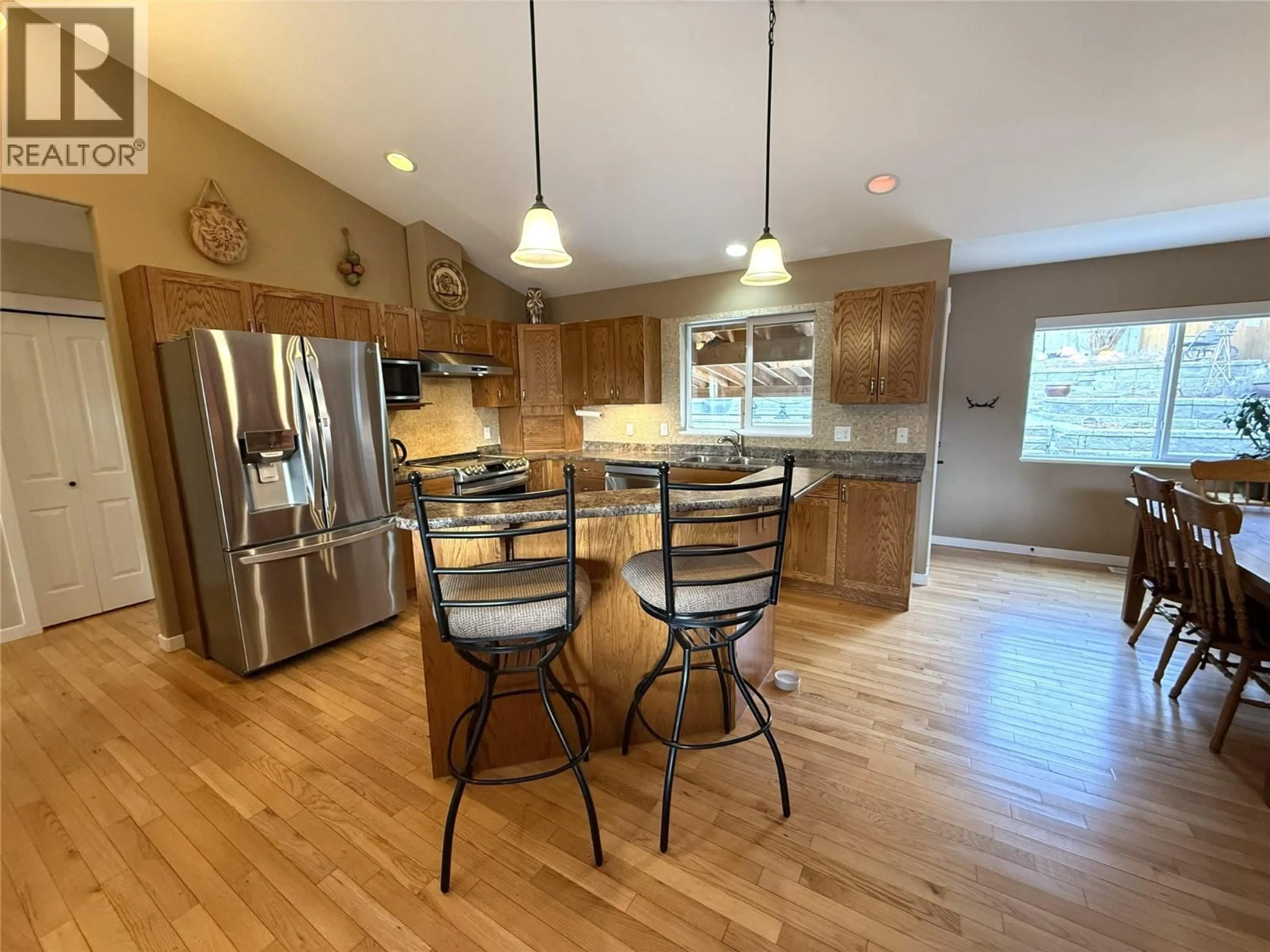 Open concept kitchen, unknown for 1912 SASKATOON PLACE, Kamloops British Columbia V2E2T1