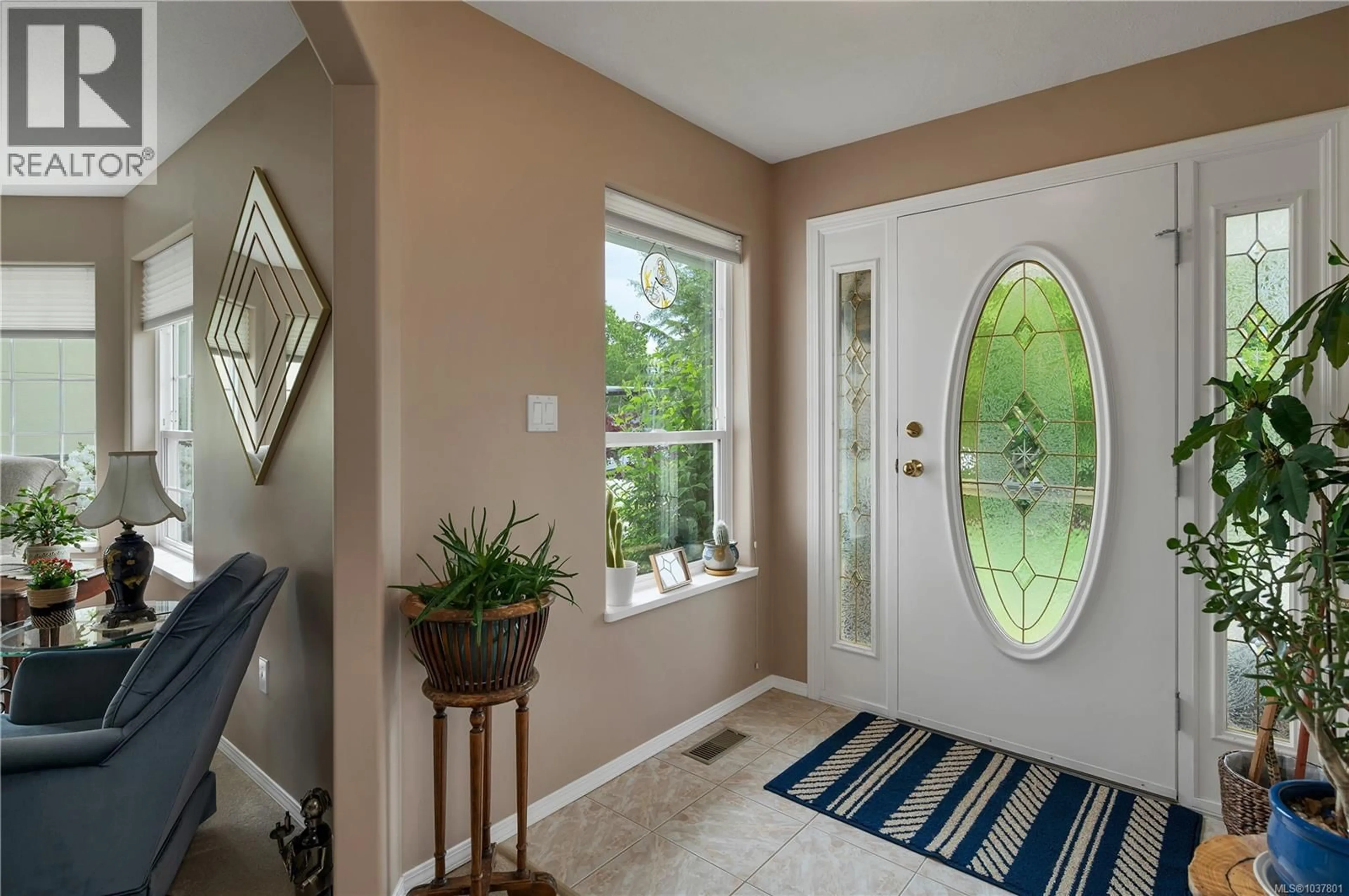 Indoor entryway for 658 WINDSOR PLACE, Campbell River British Columbia V9W7Y6