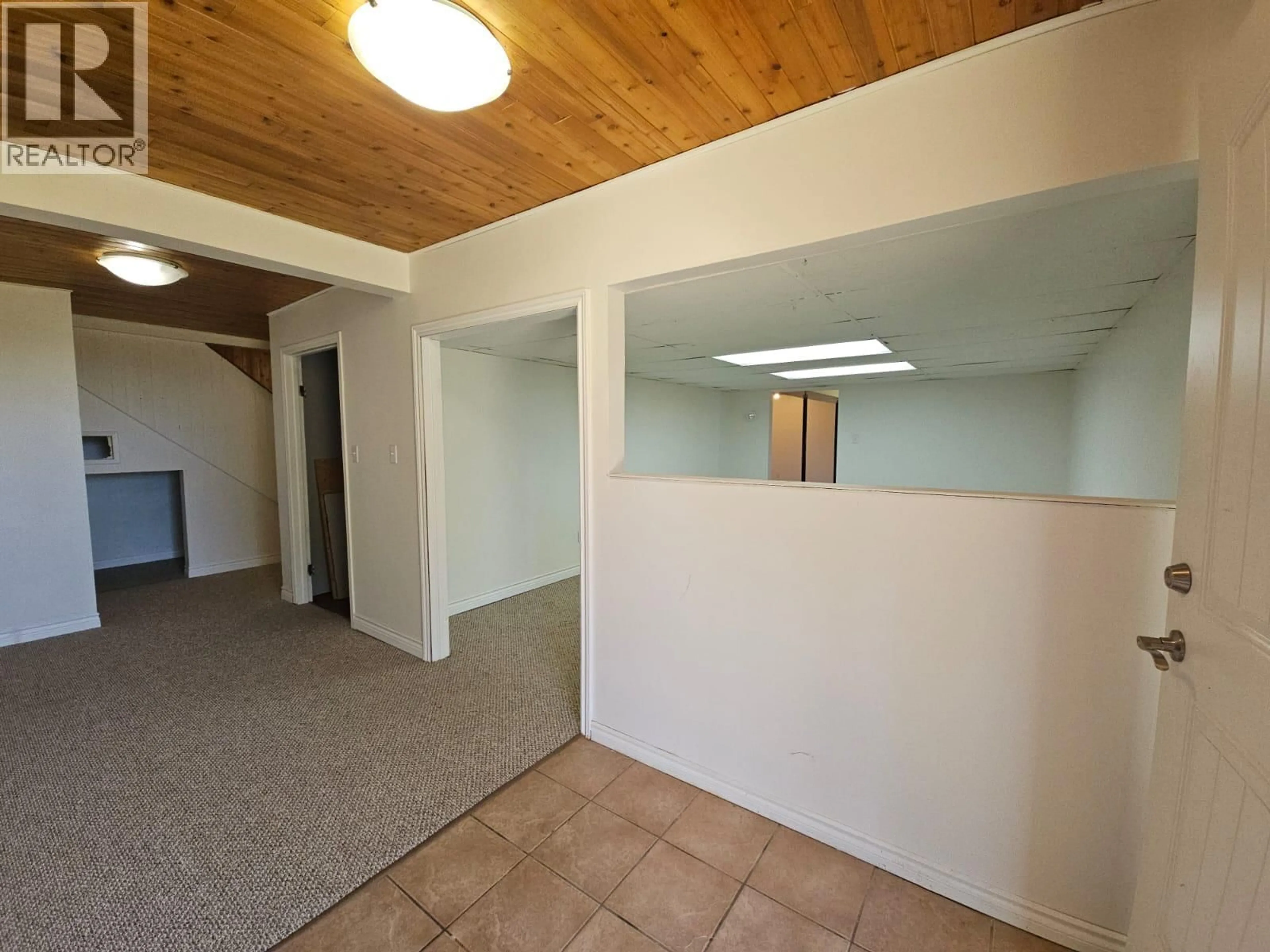 Indoor foyer for 3511 SPRUCE ROAD, Chetwynd British Columbia V0C1J0