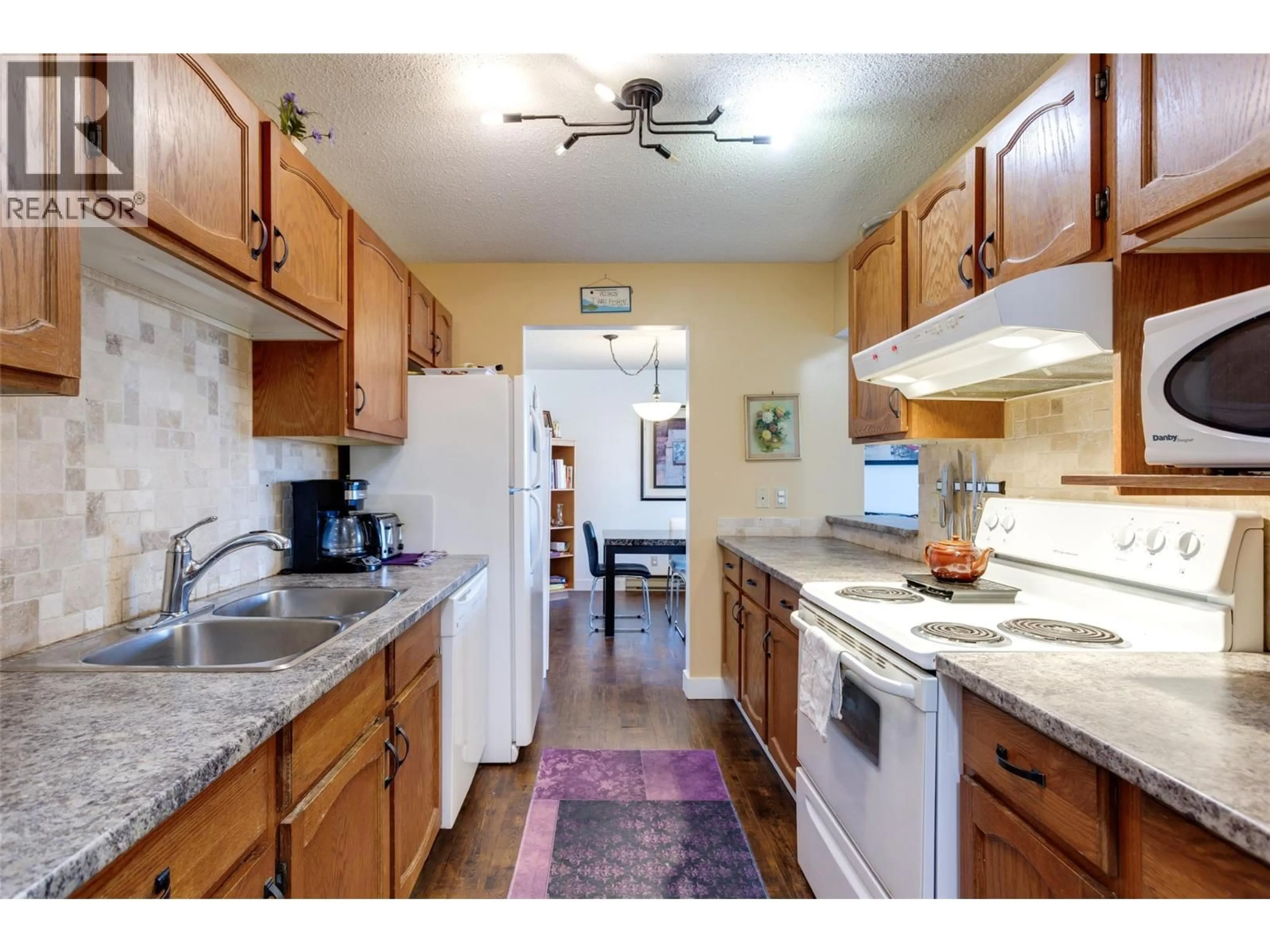 Standard kitchen, unknown for 206 - 1490B GORDON DRIVE, Kelowna British Columbia V1Y3G7