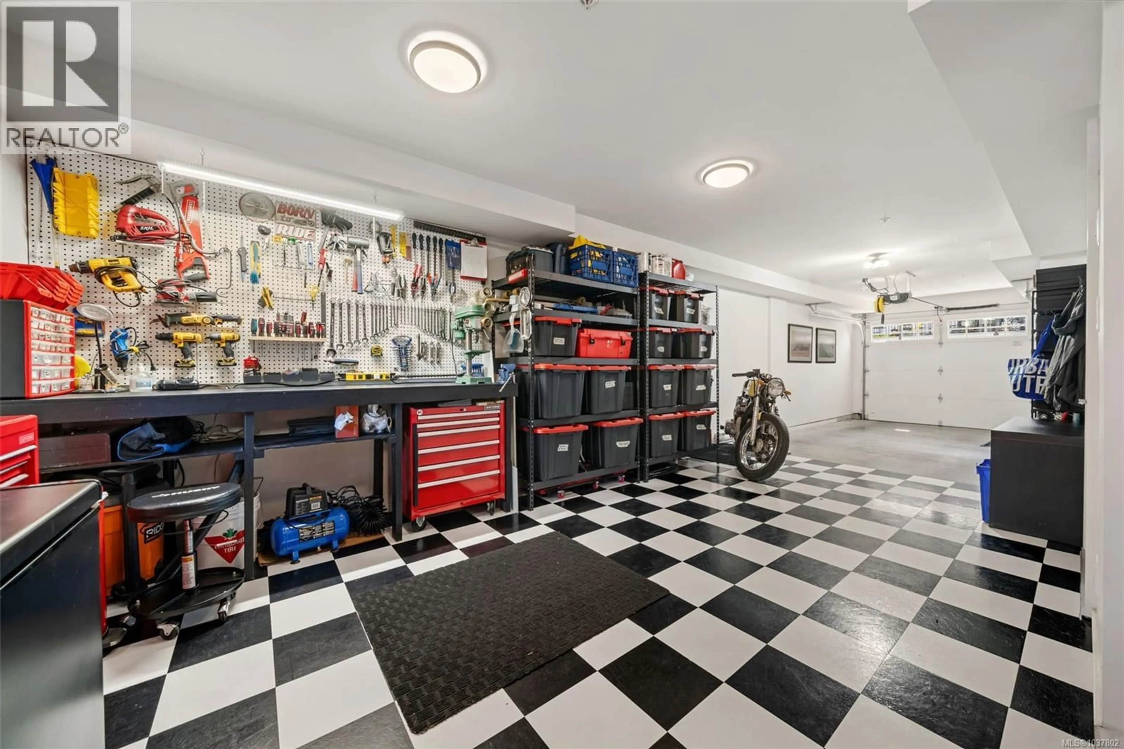 Indoor garage for 20 - 370 LATORIA BOULEVARD, Colwood British Columbia V9C0N9