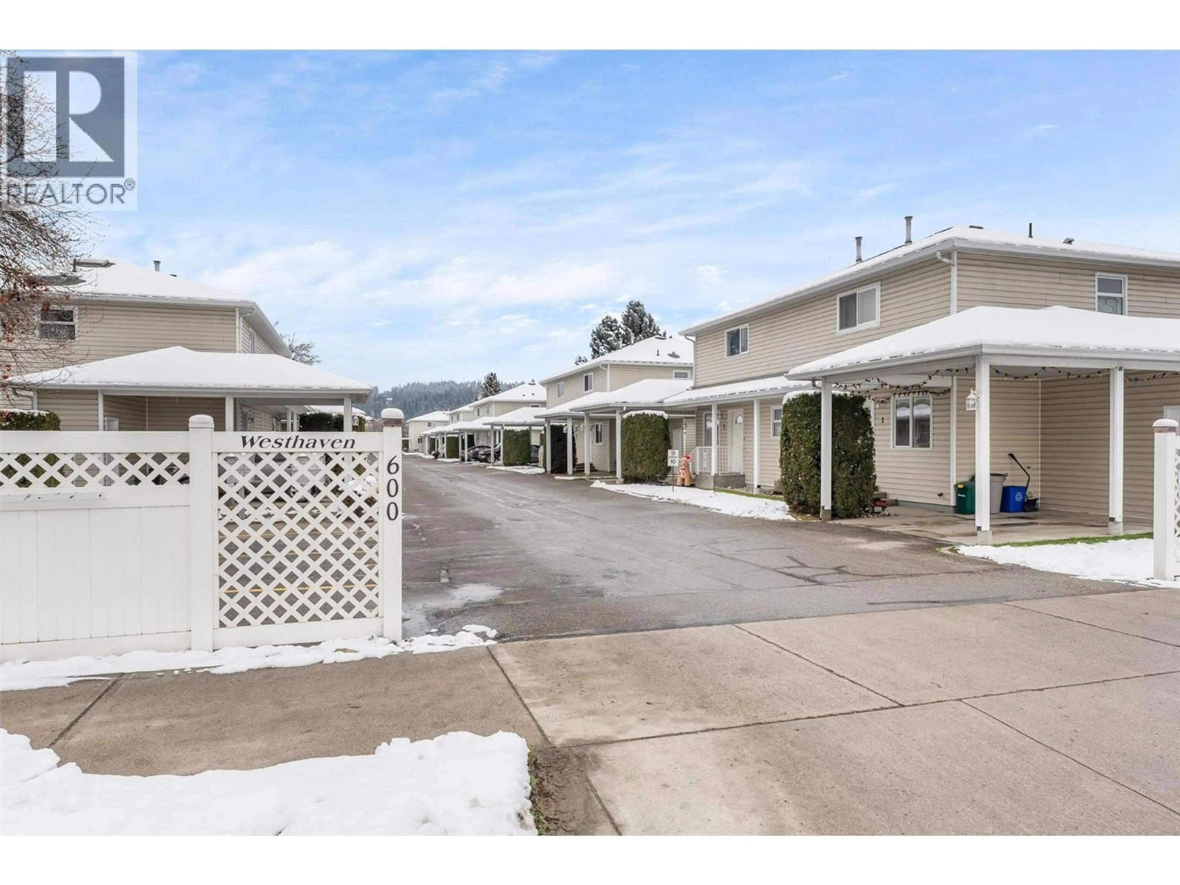 Patio, street for 5 - 600 10 STREET SOUTHWEST, Salmon Arm British Columbia V1E1J7