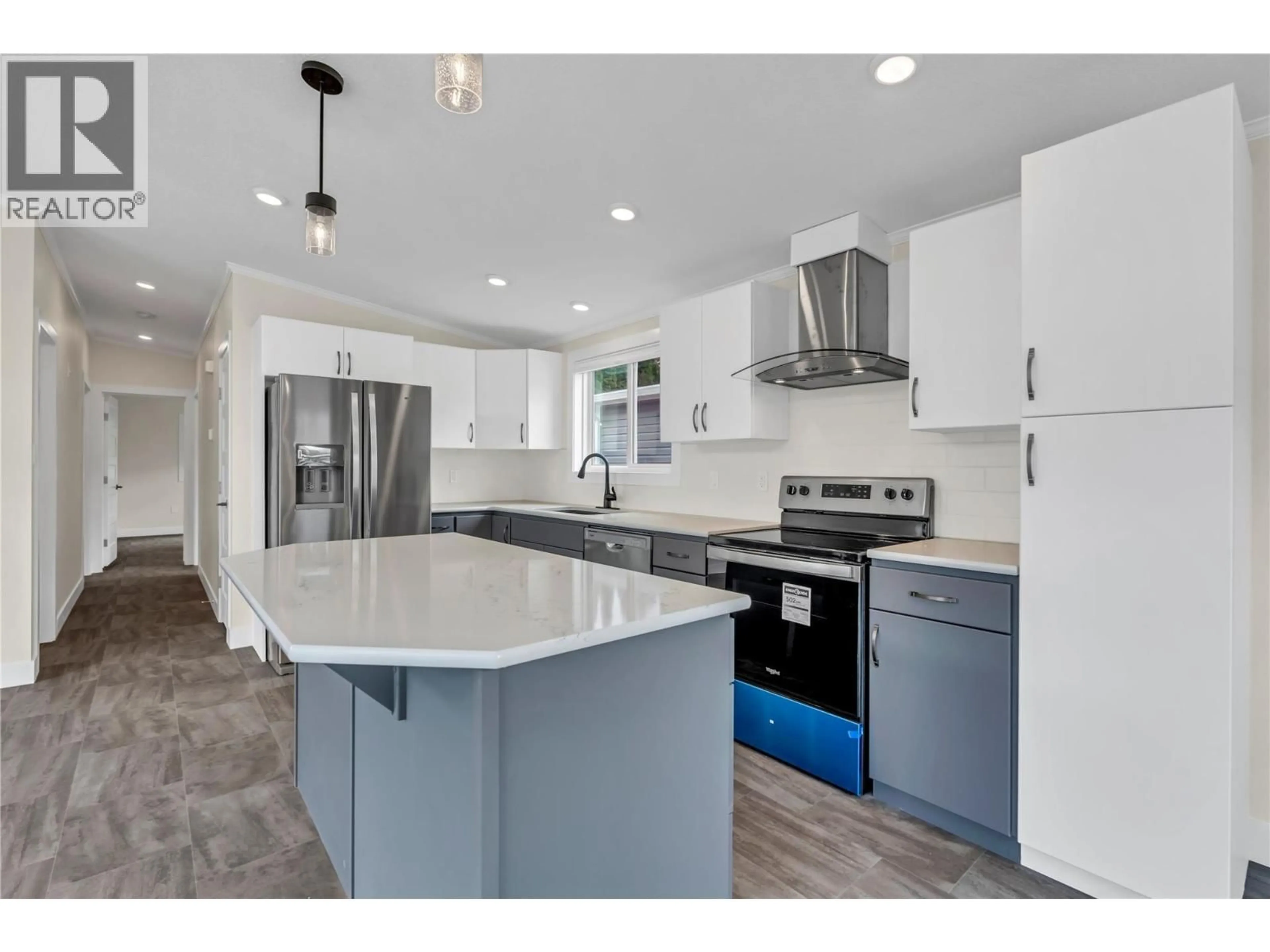Open concept kitchen, ceramic/tile floor for 10 - 1118 MIDDLE BENCH ROAD, Keremeos British Columbia V0X1N2