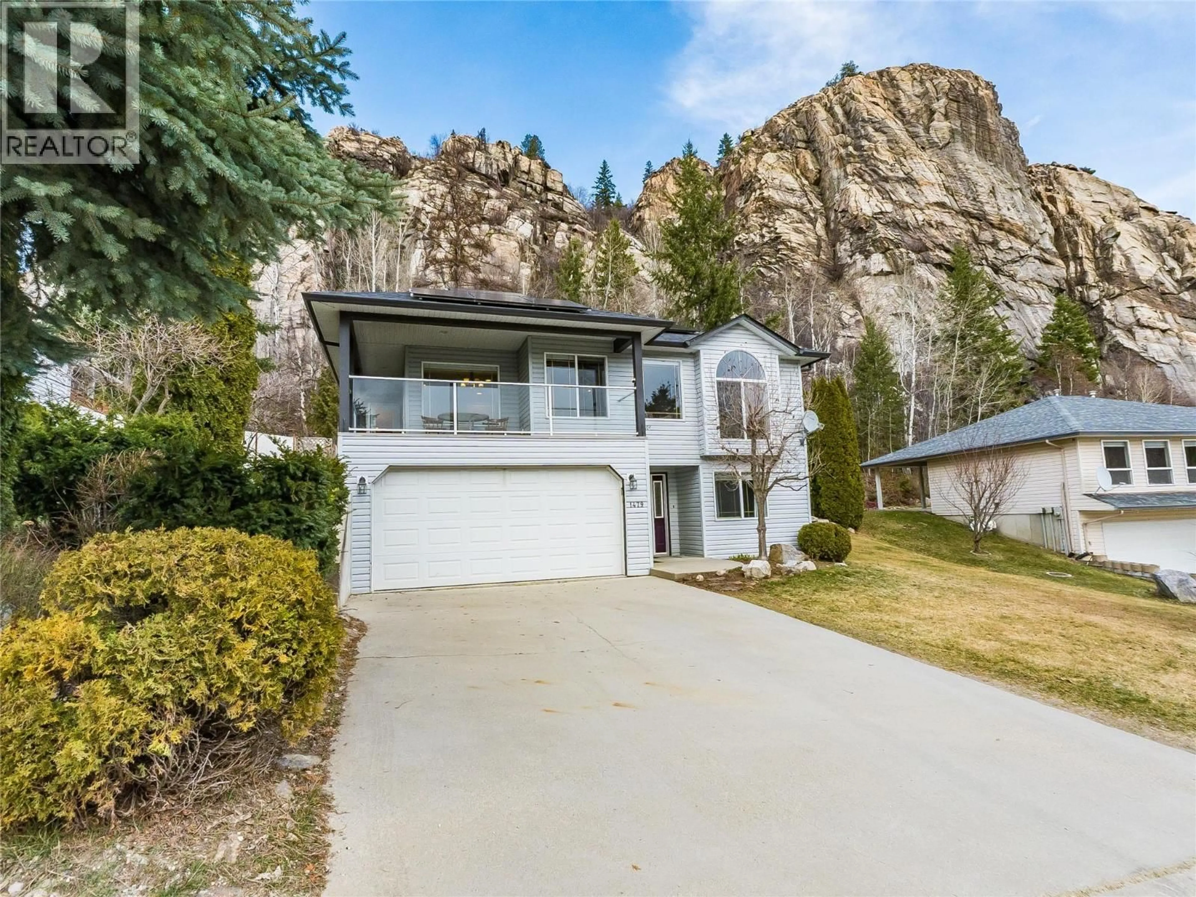 Home with vinyl exterior material, mountain view for 1479 37TH STREET, Castlegar British Columbia V1N4J5