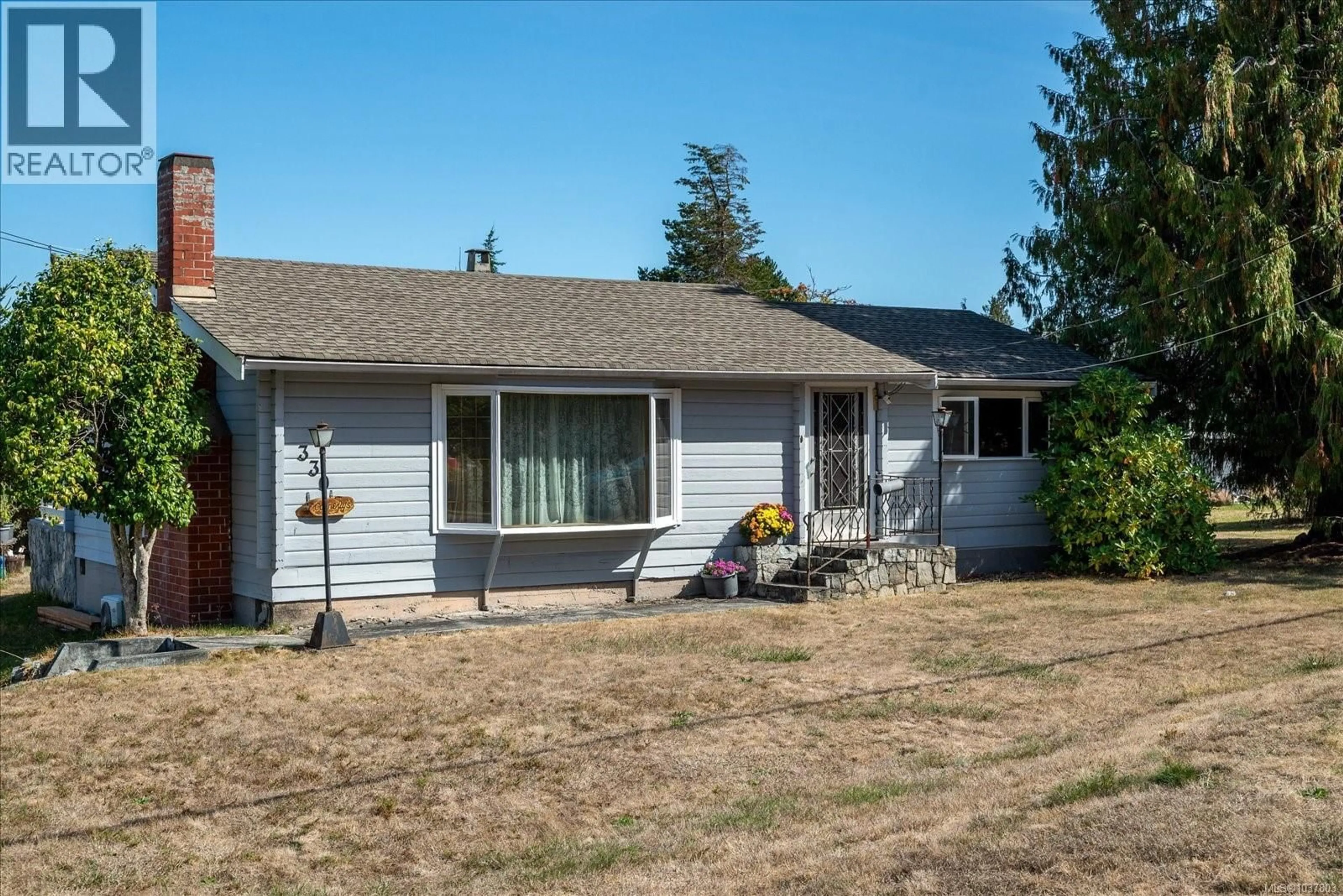 Home with vinyl exterior material, street for 330 TEMPLE STREET, Parksville British Columbia V9P1C7