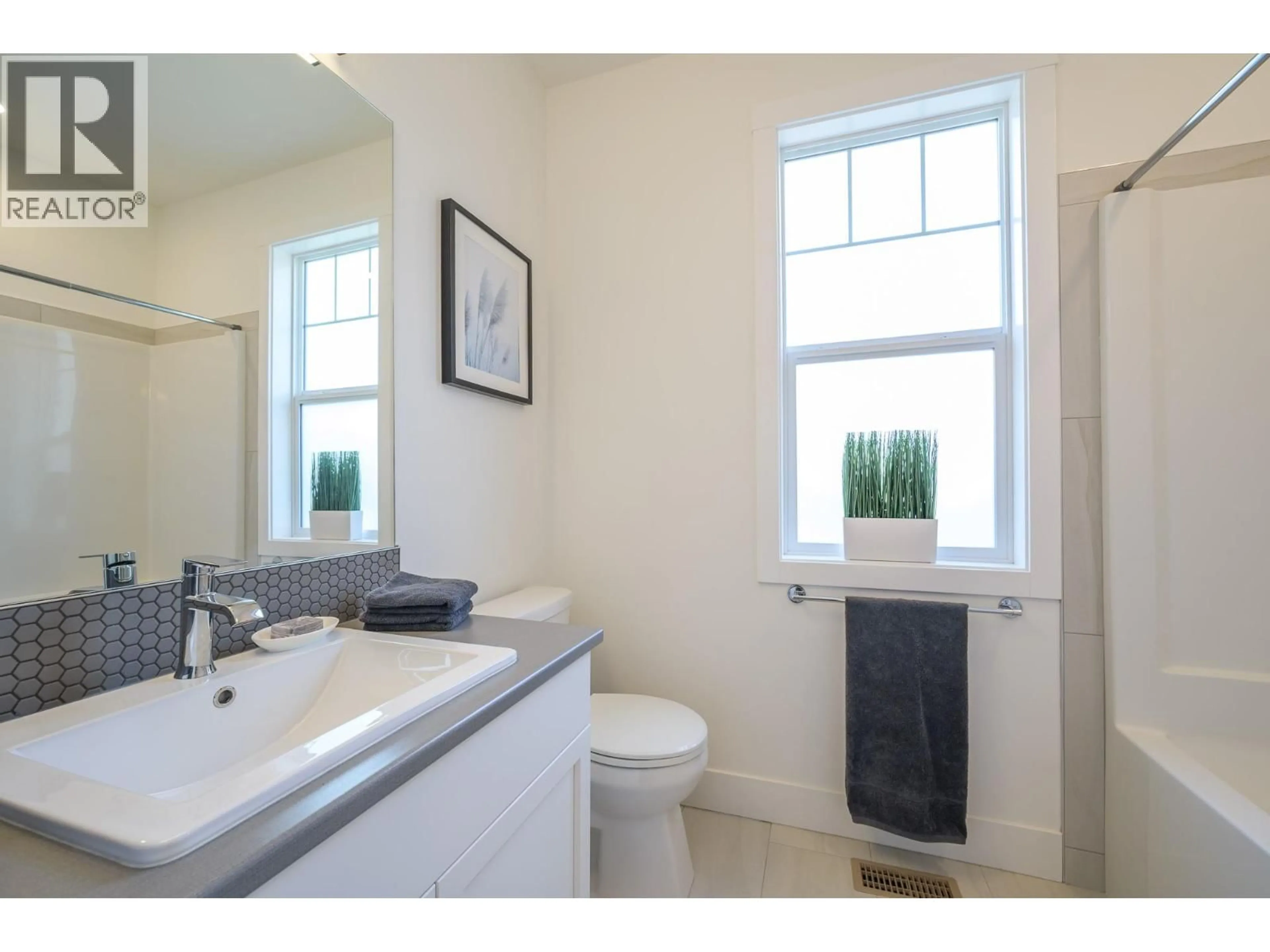 Standard bathroom, ceramic/tile floor for 159 - 200 GRAND BOULEVARD, Kamloops British Columbia V2C0H3