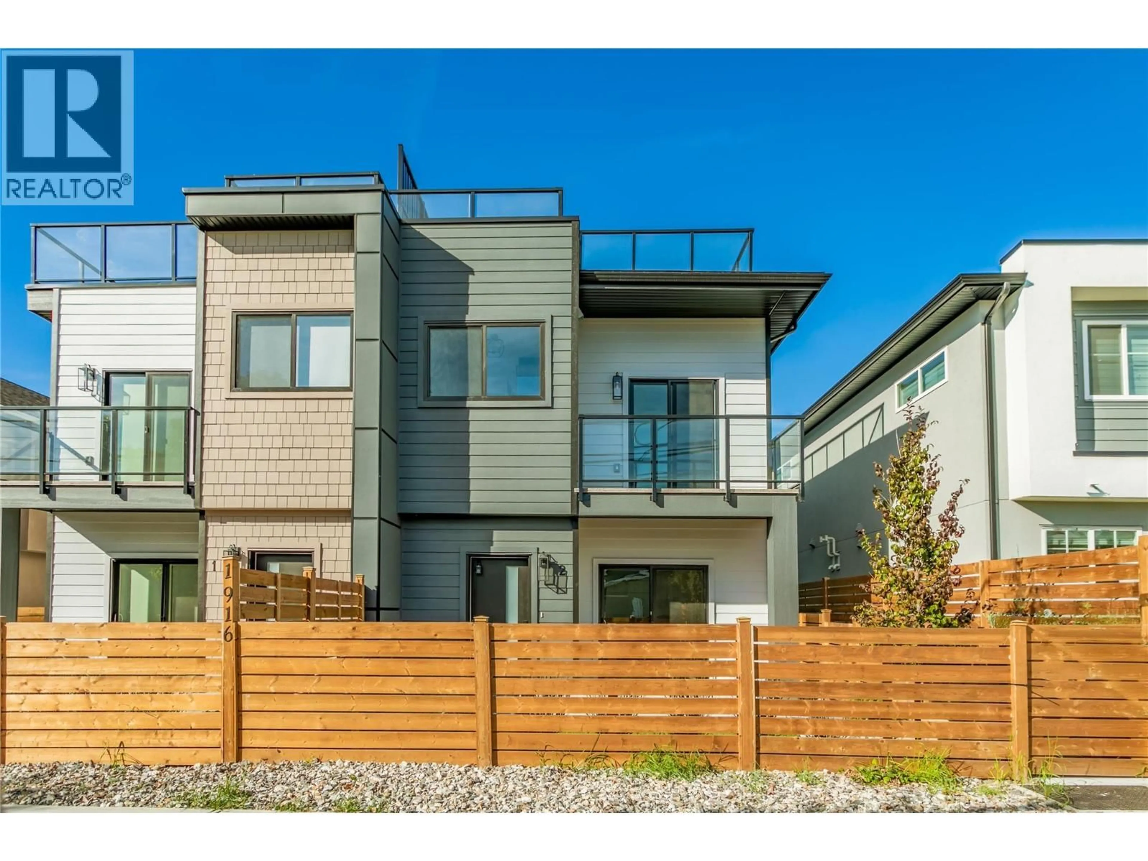 Home with vinyl exterior material, street for 2 - 1916 ETHEL STREET, Kelowna British Columbia V1Y2Z5