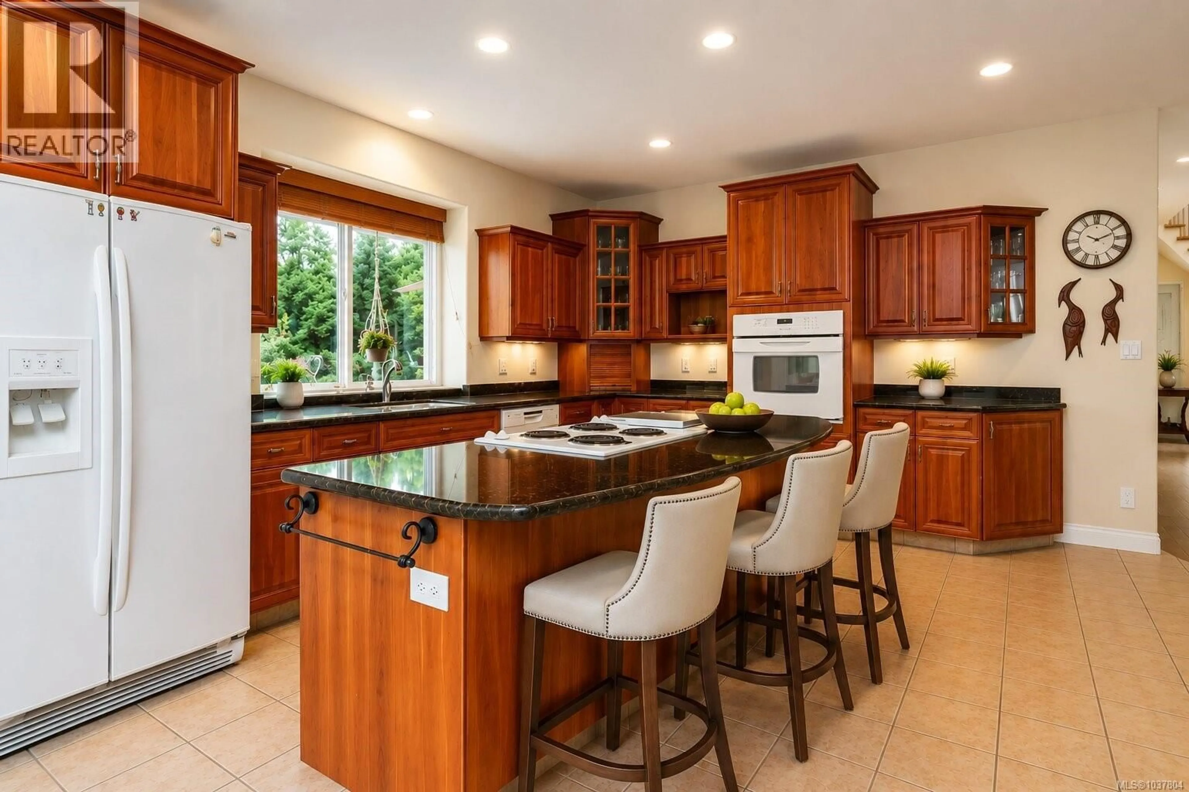 Open concept kitchen, ceramic/tile floor for 6797 HAMPTON PLACE, Duncan British Columbia V9L6X7