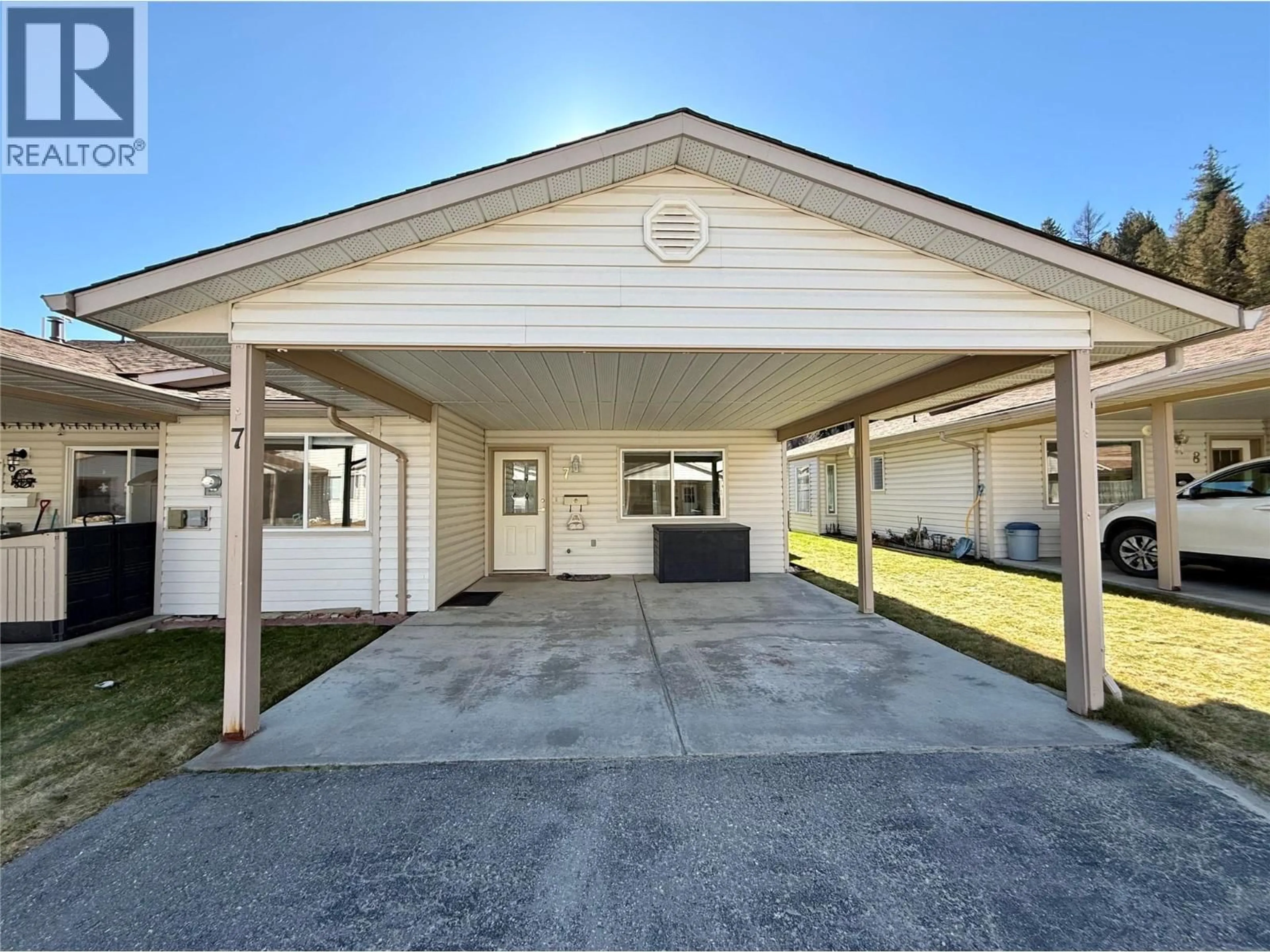 Indoor garage for 7 - 2210 COLUMBIA AVENUE, Castlegar British Columbia V1N2X1