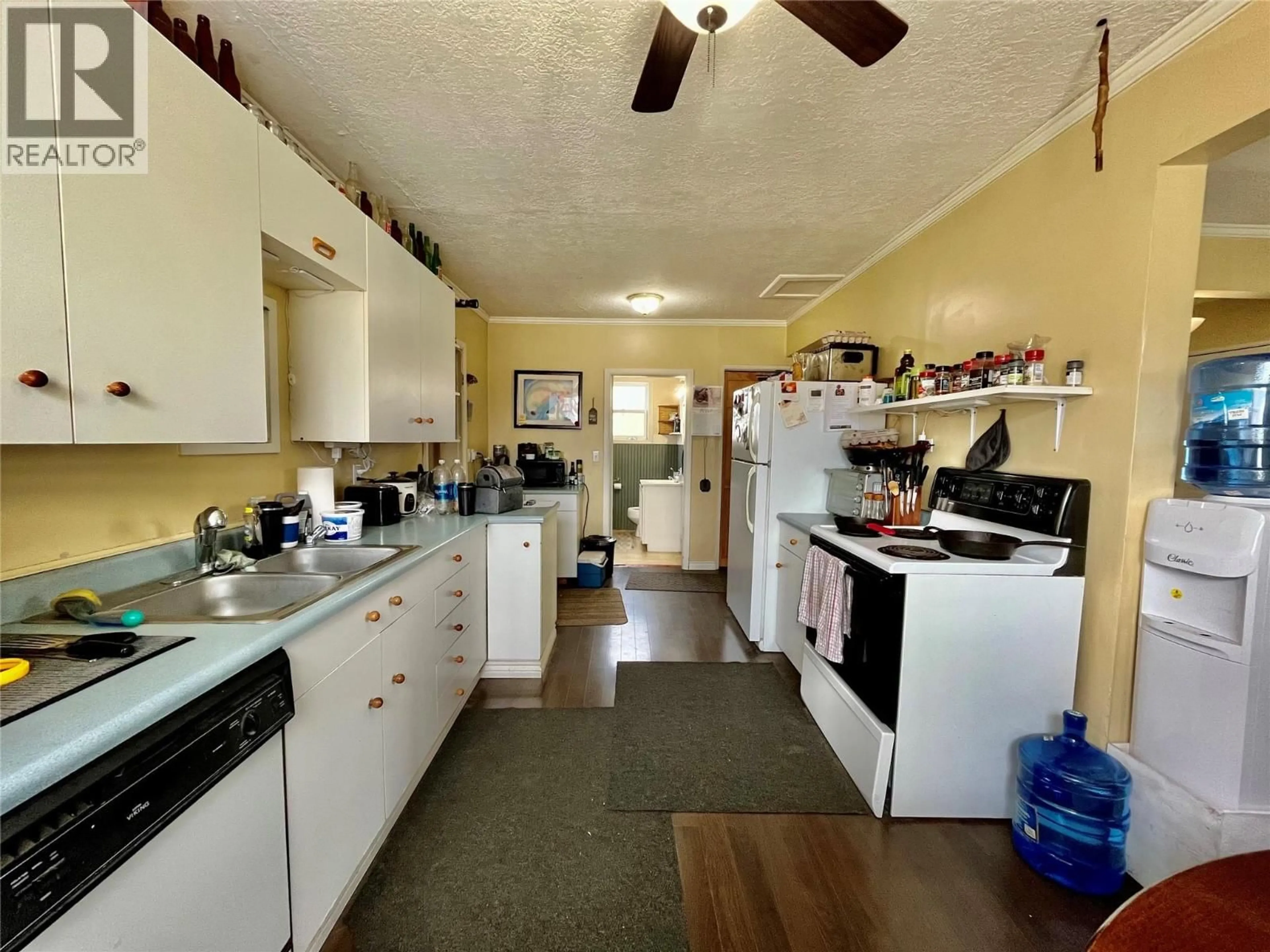 Standard kitchen, unknown for 302 6TH AVENUE NORTHWEST, Nakusp British Columbia V0G1R0