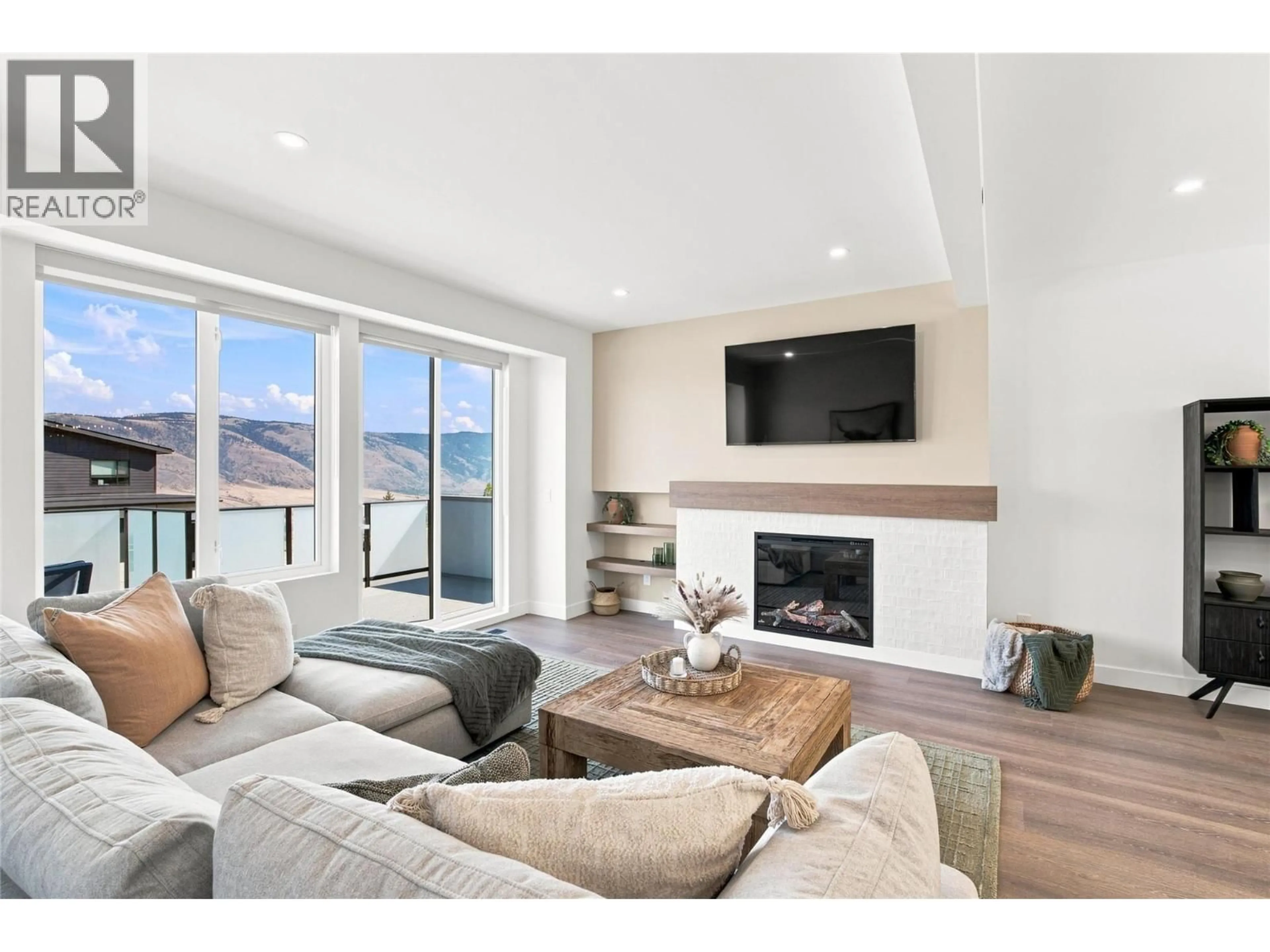 Living room with furniture, unknown for 1673 CAMAS COURT, Kamloops British Columbia V2E0E6